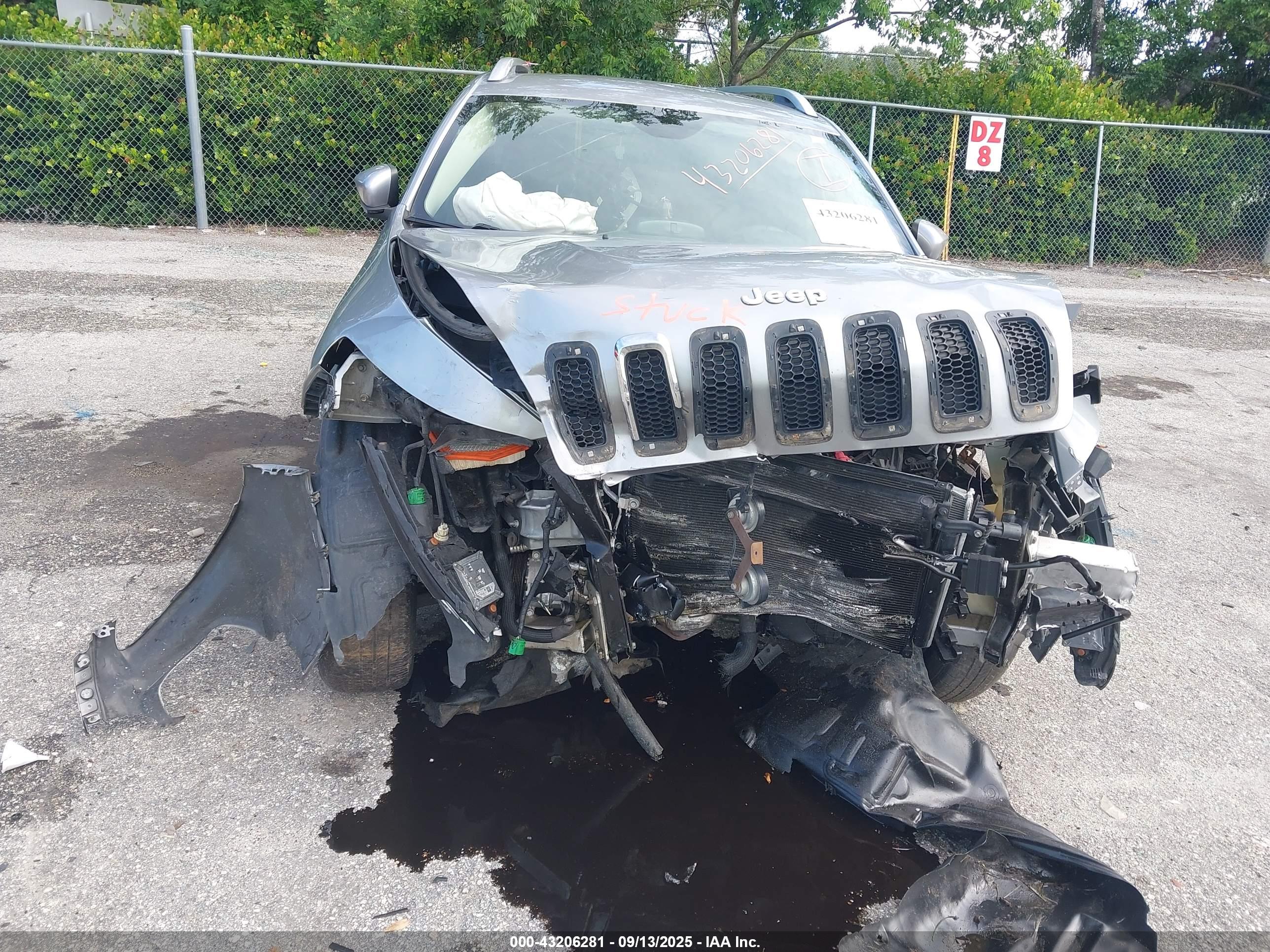 JEEP CHEROKEE image 6