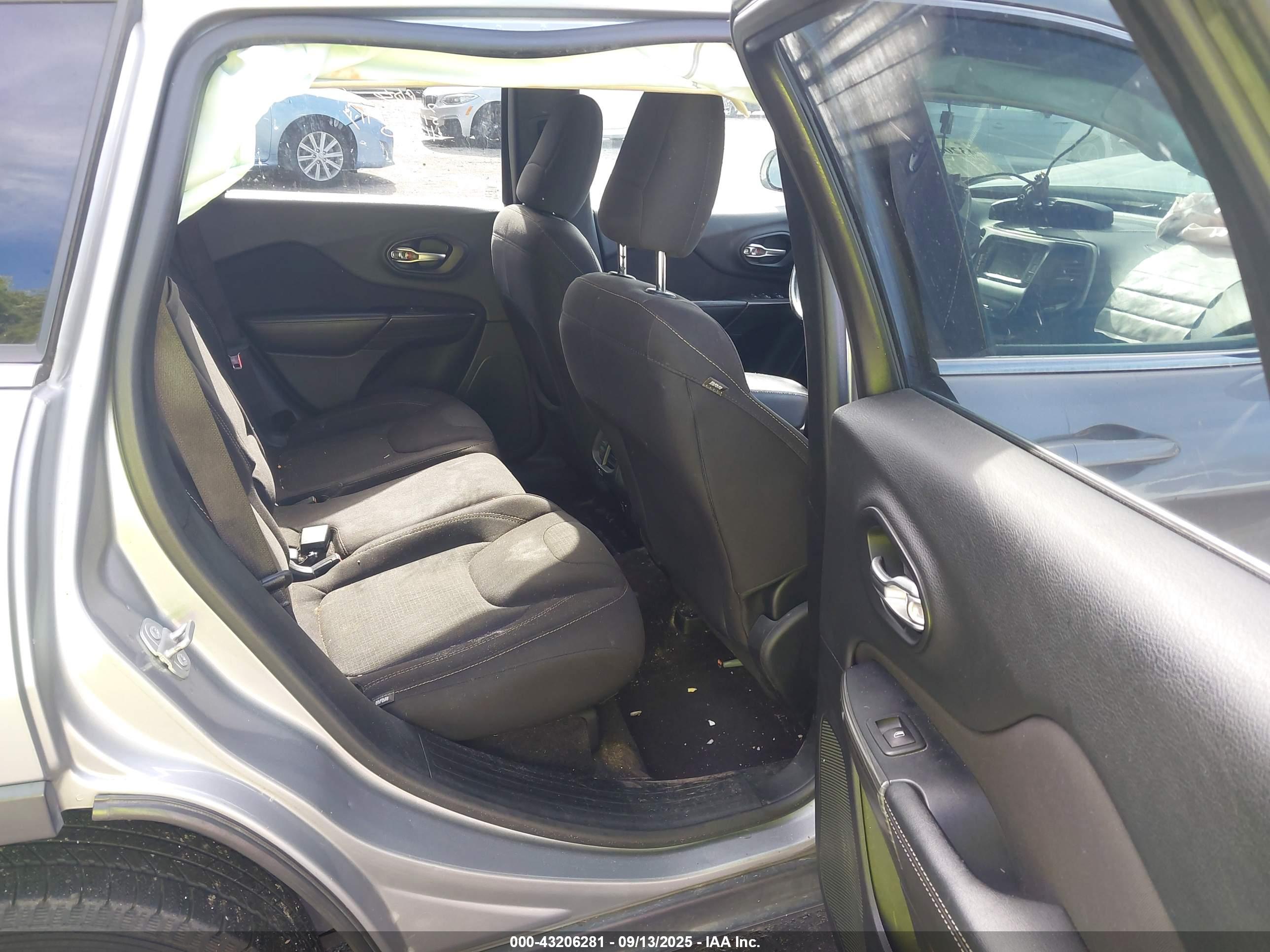 JEEP CHEROKEE image 8