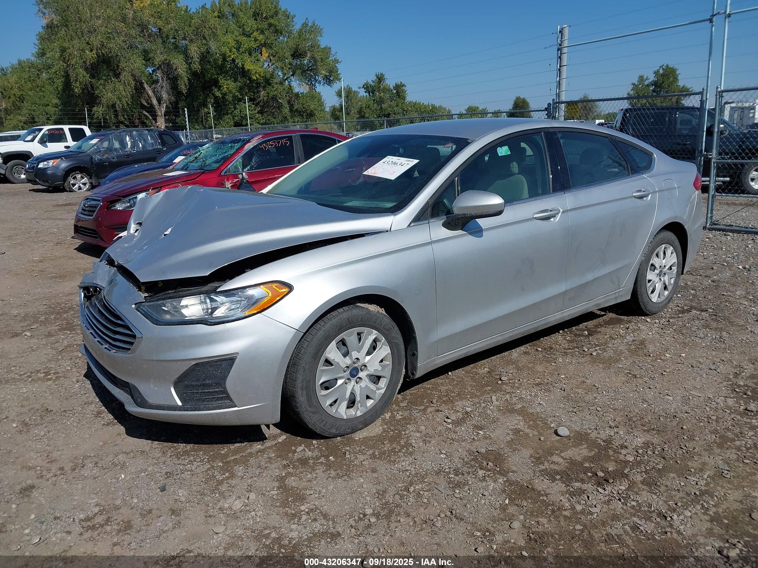 FORD FUSION image 2