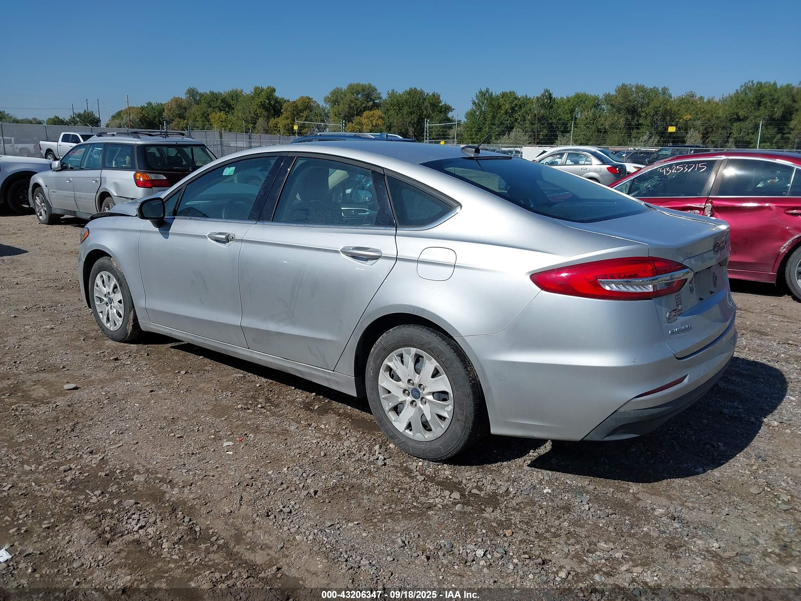 FORD FUSION image 3