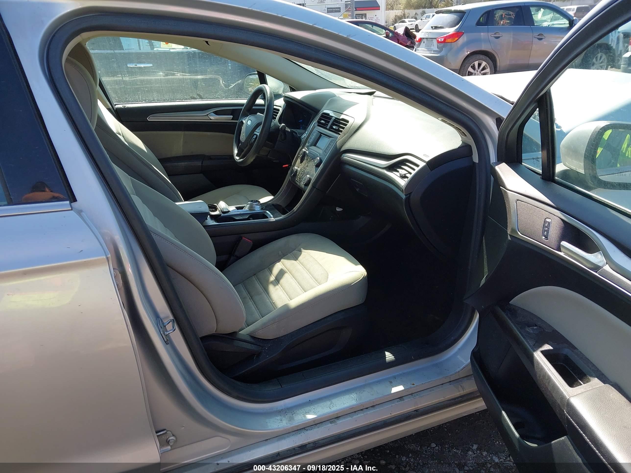 FORD FUSION image 5