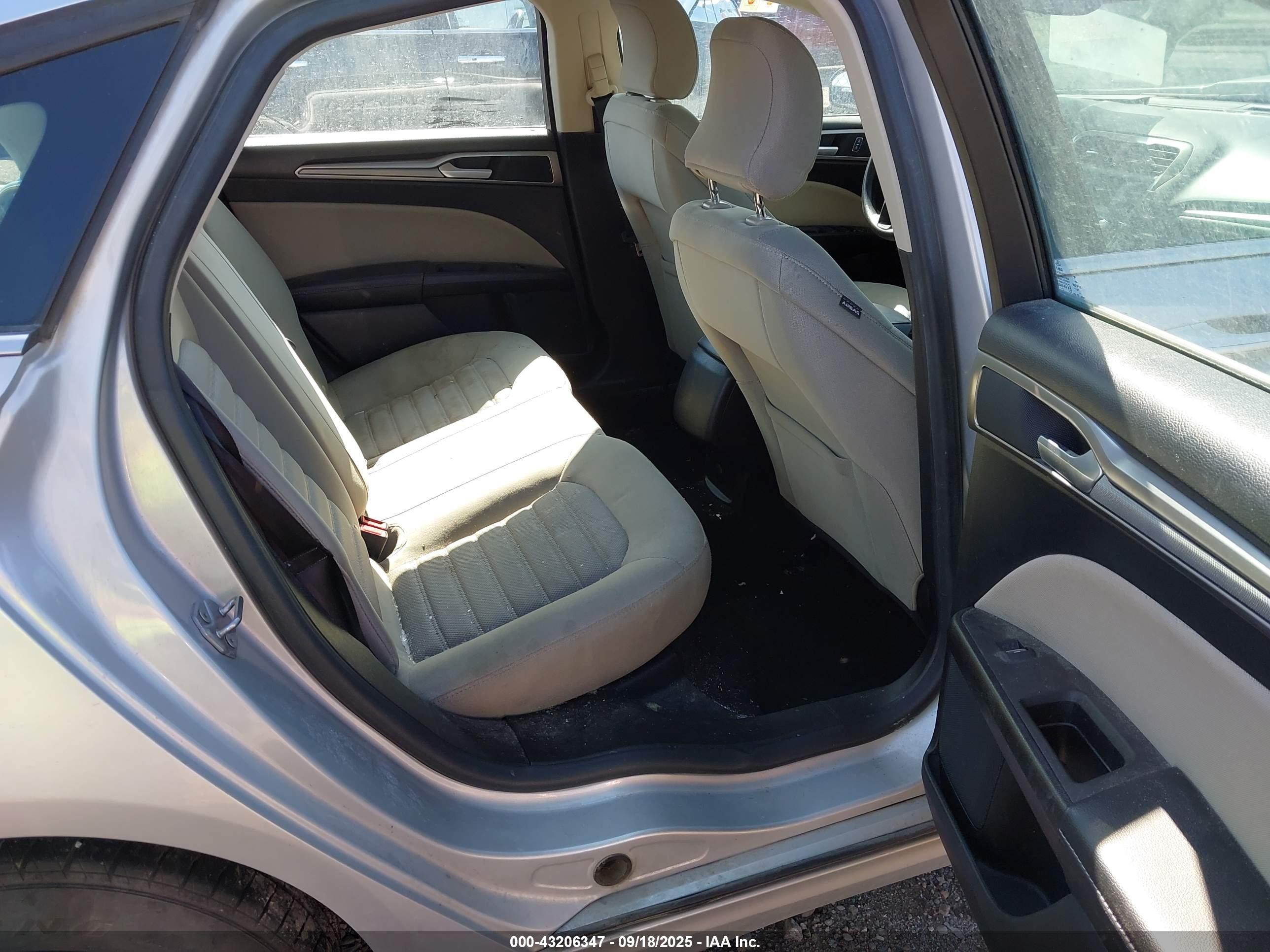 FORD FUSION image 8