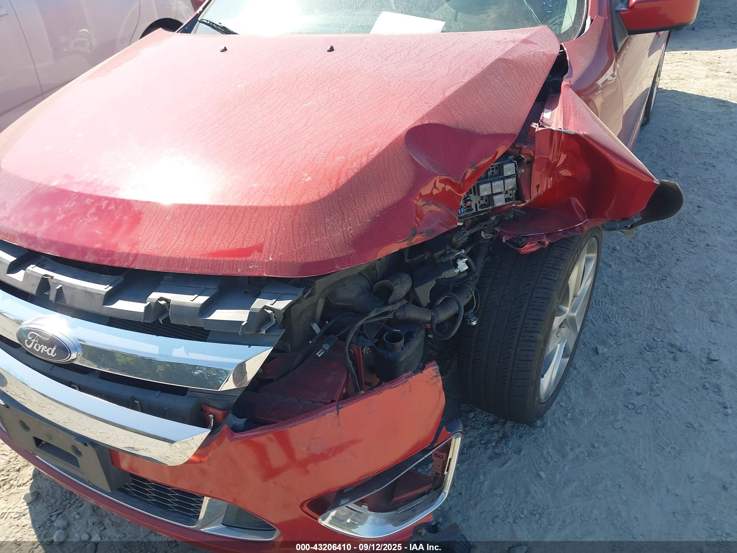 FORD FUSION image 6