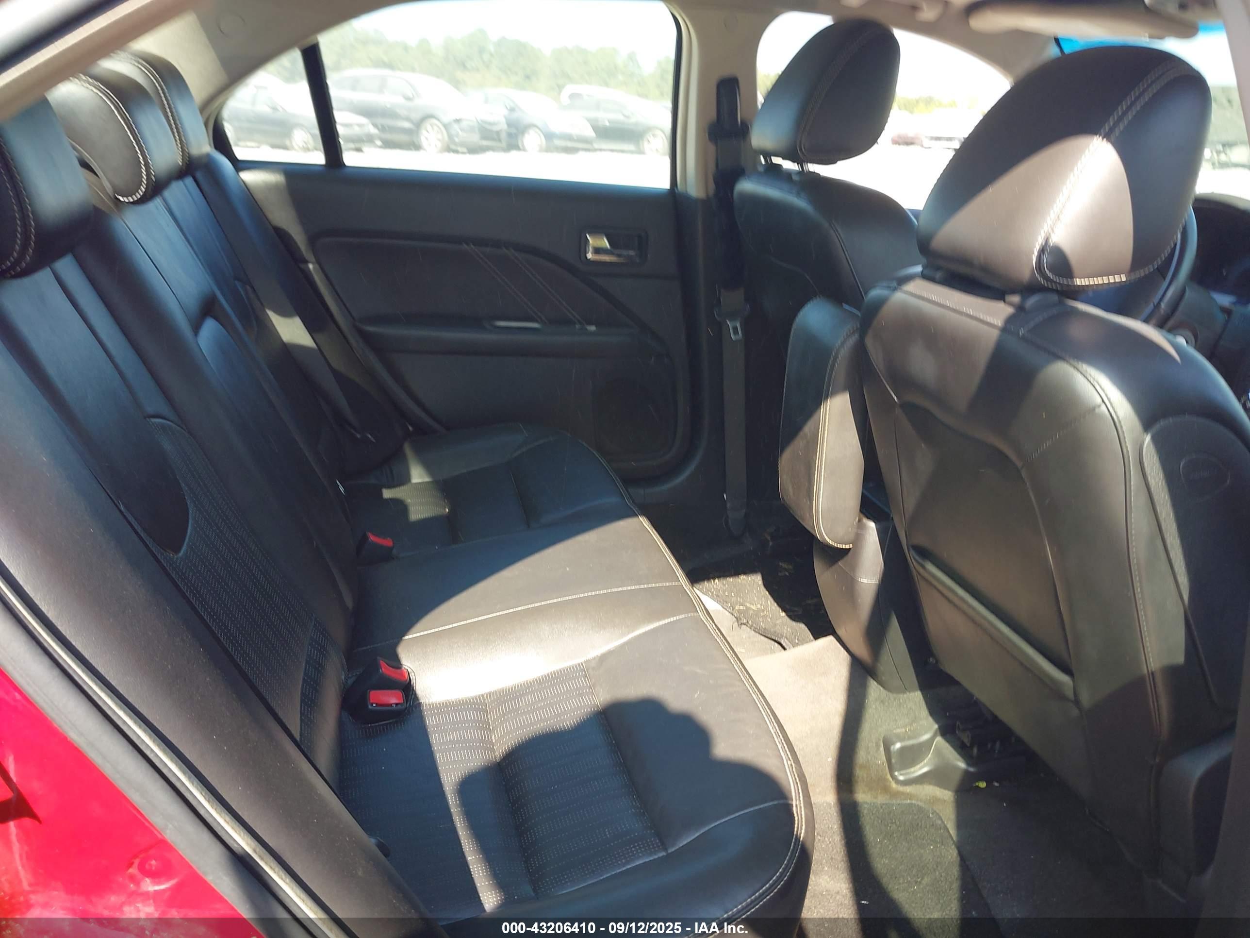 FORD FUSION image 8