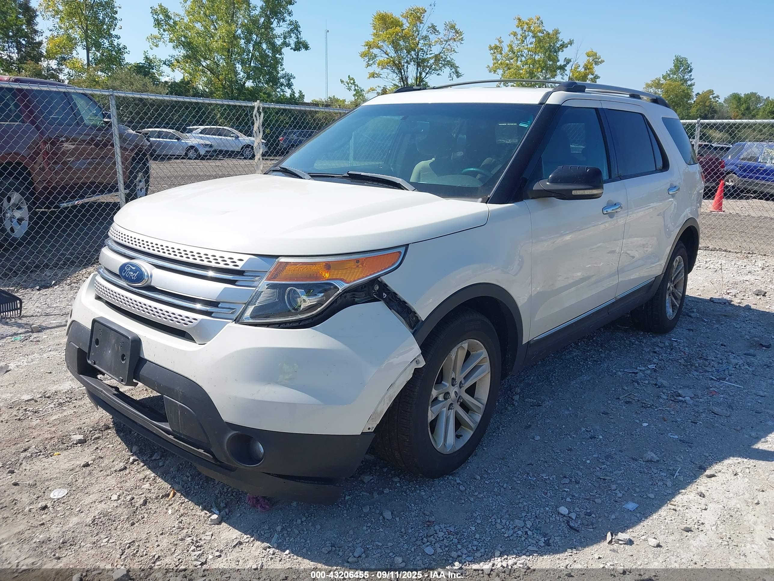 FORD EXPLORER image 2