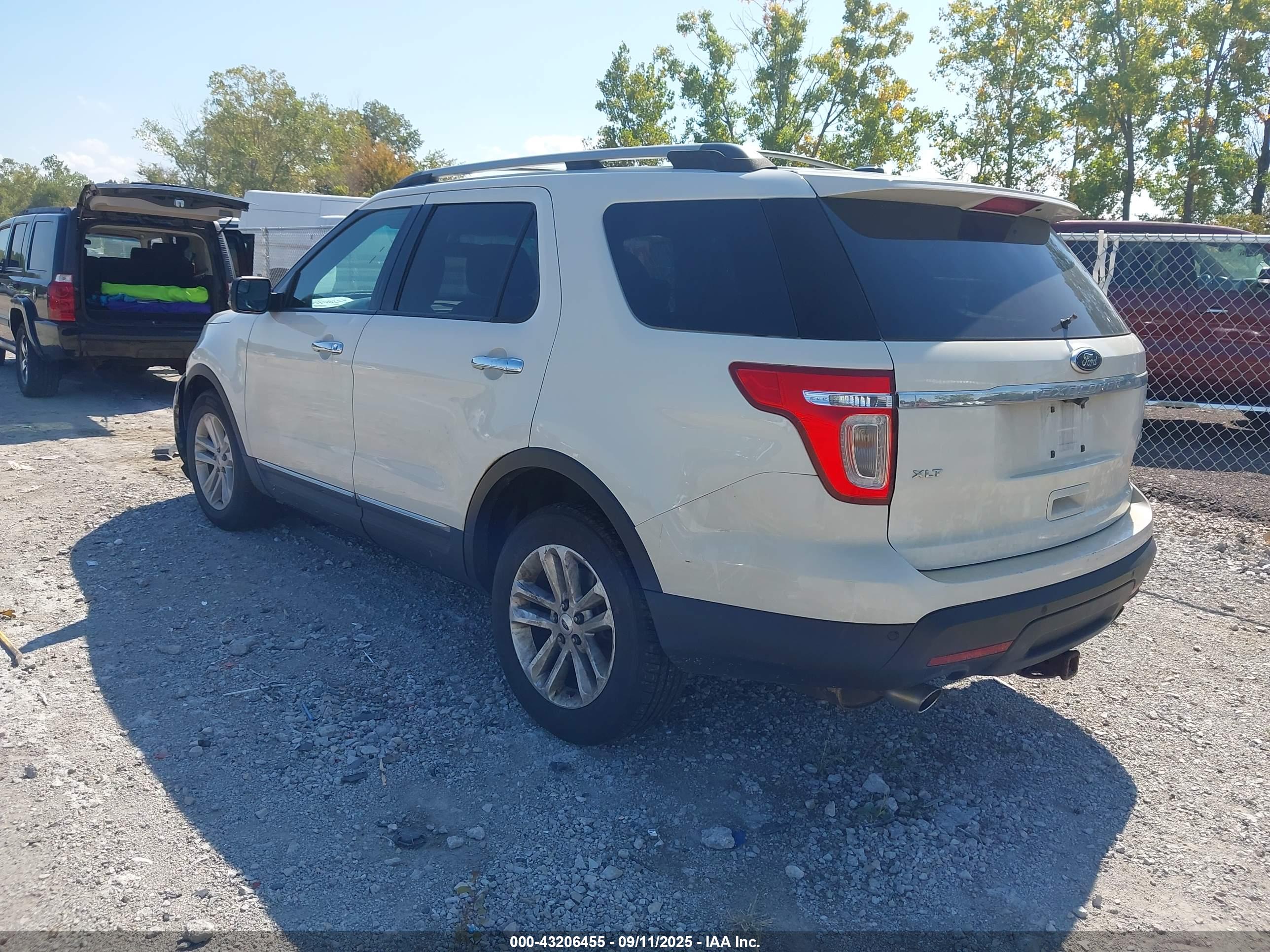 FORD EXPLORER image 3
