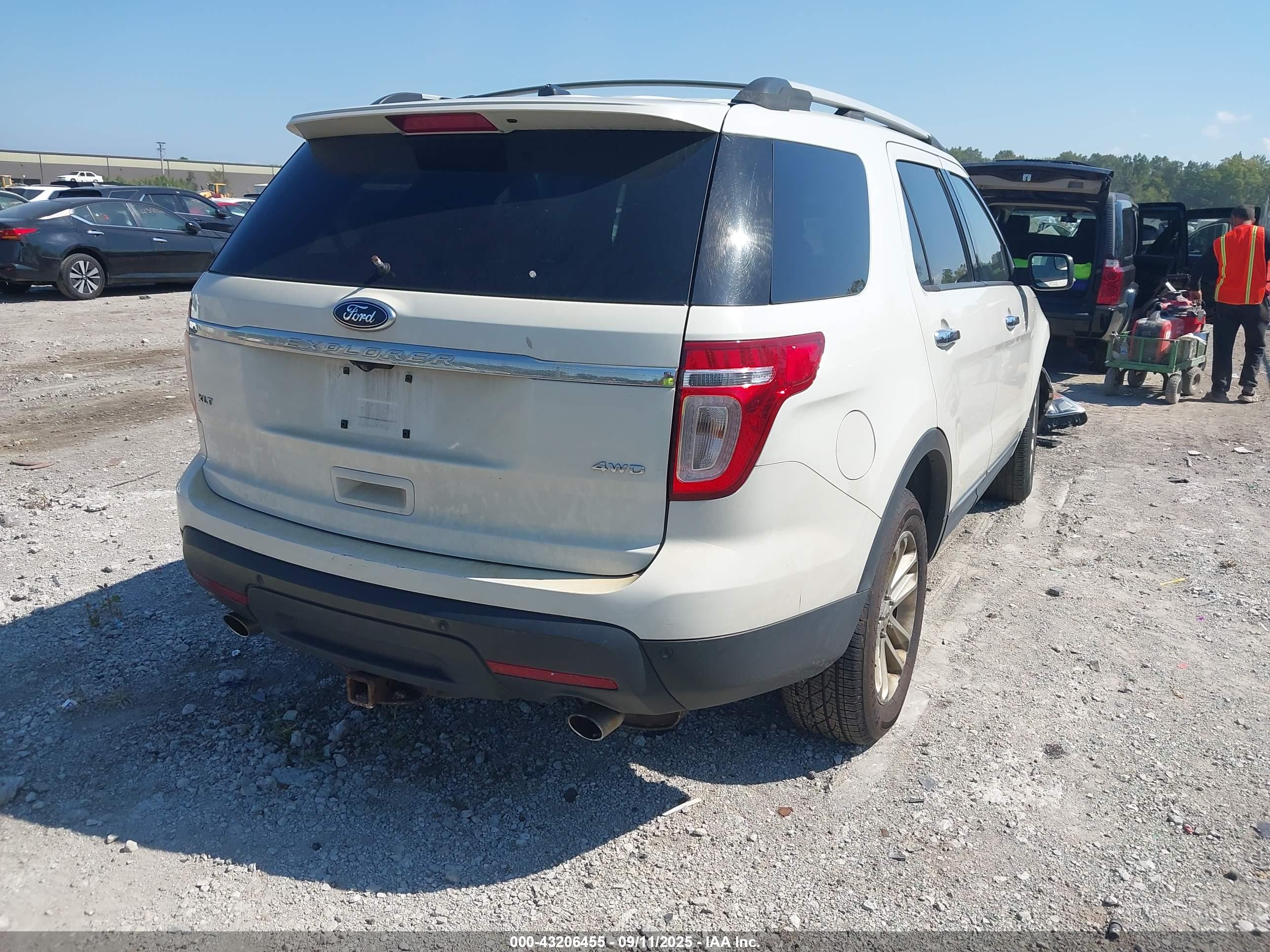 FORD EXPLORER image 4