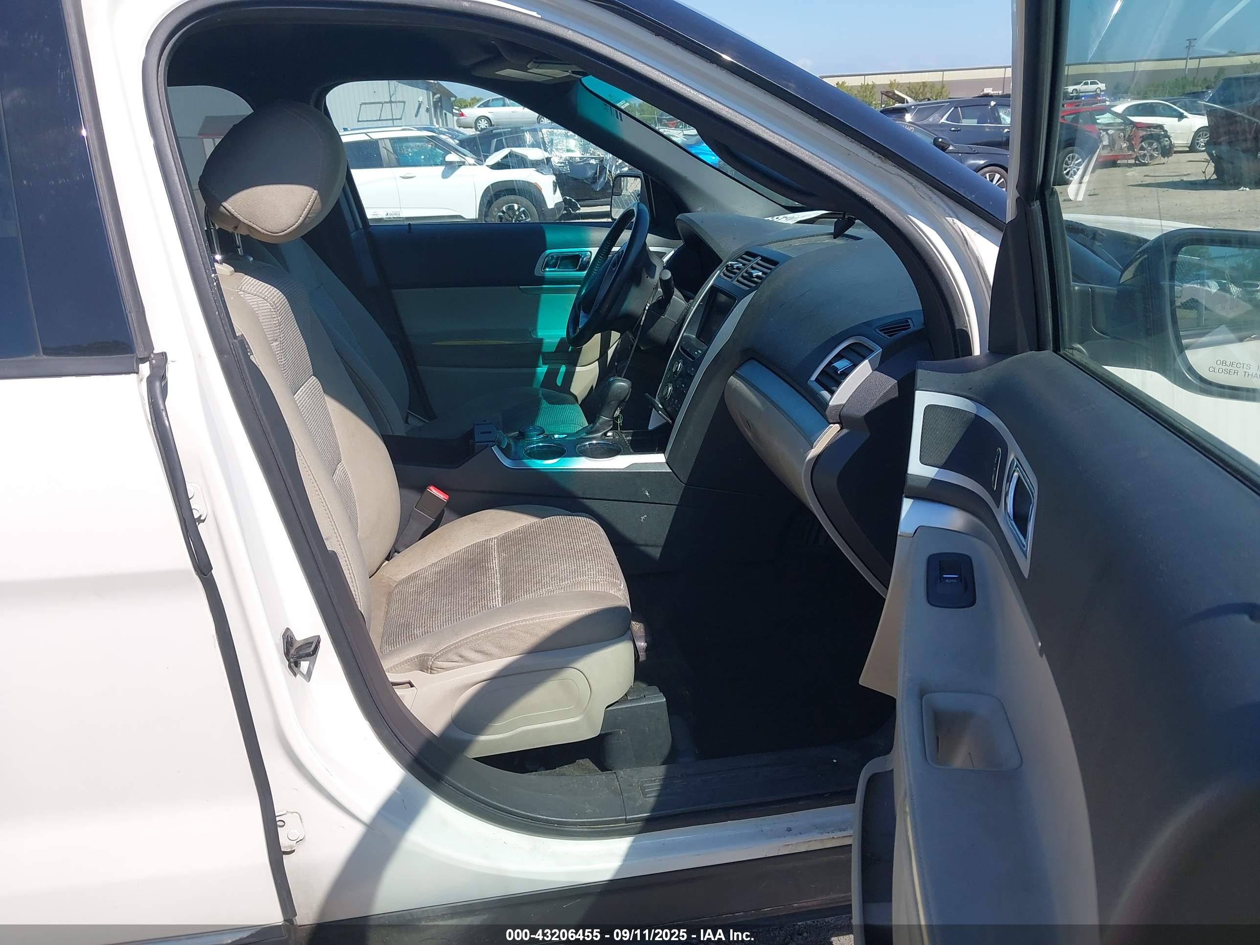 FORD EXPLORER image 5
