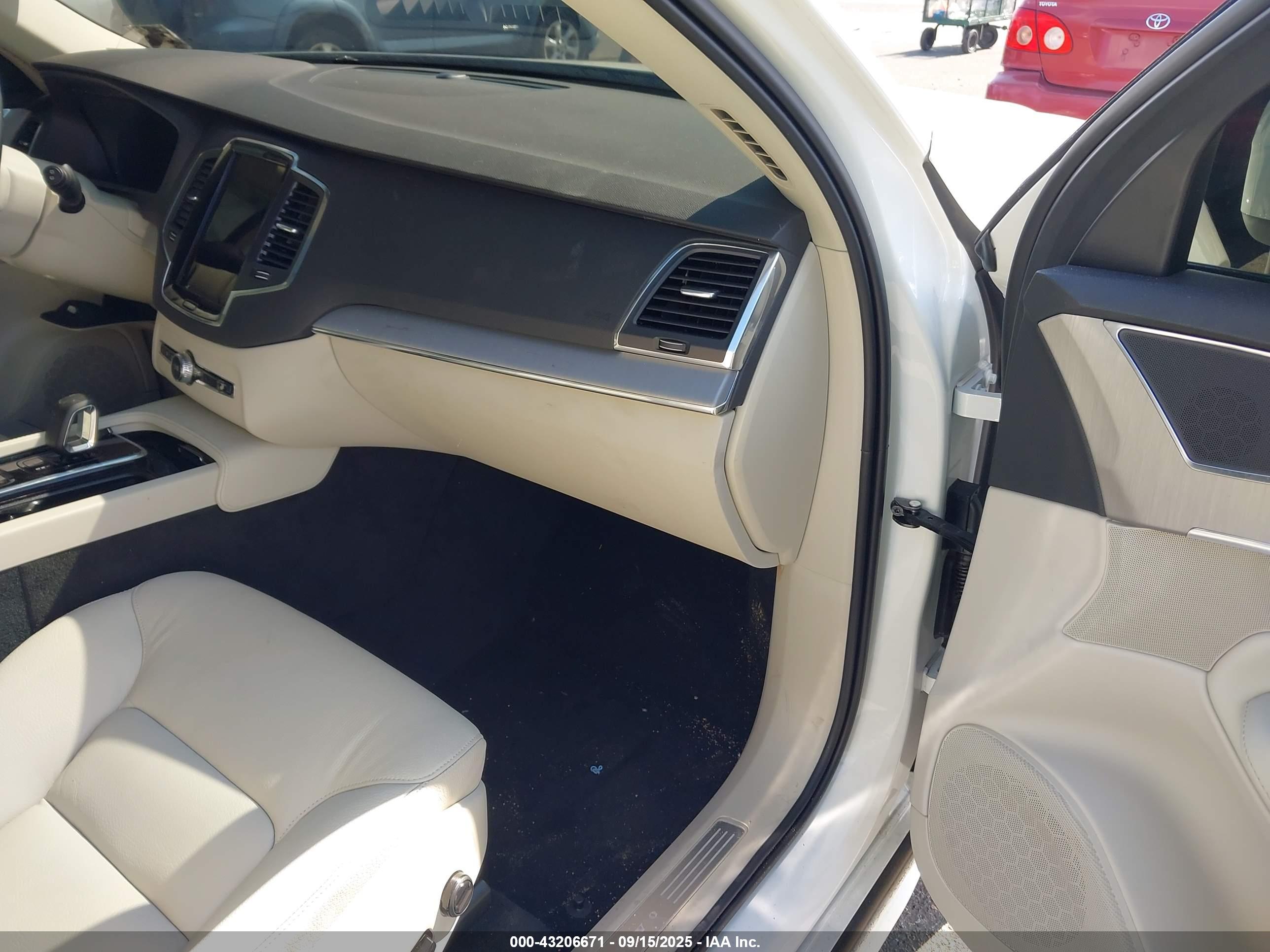 VOLVO XC90 image 5