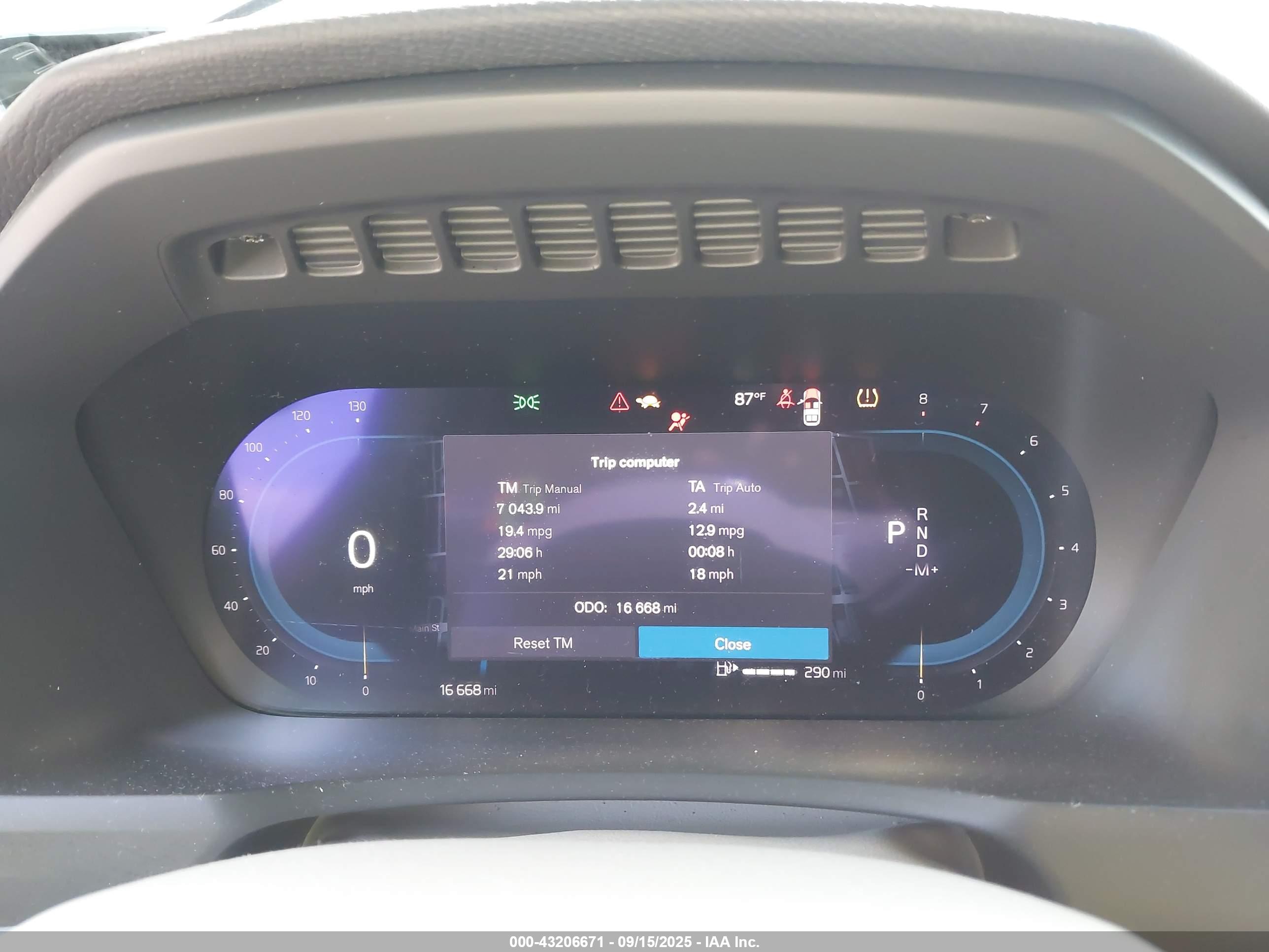 VOLVO XC90 image 7