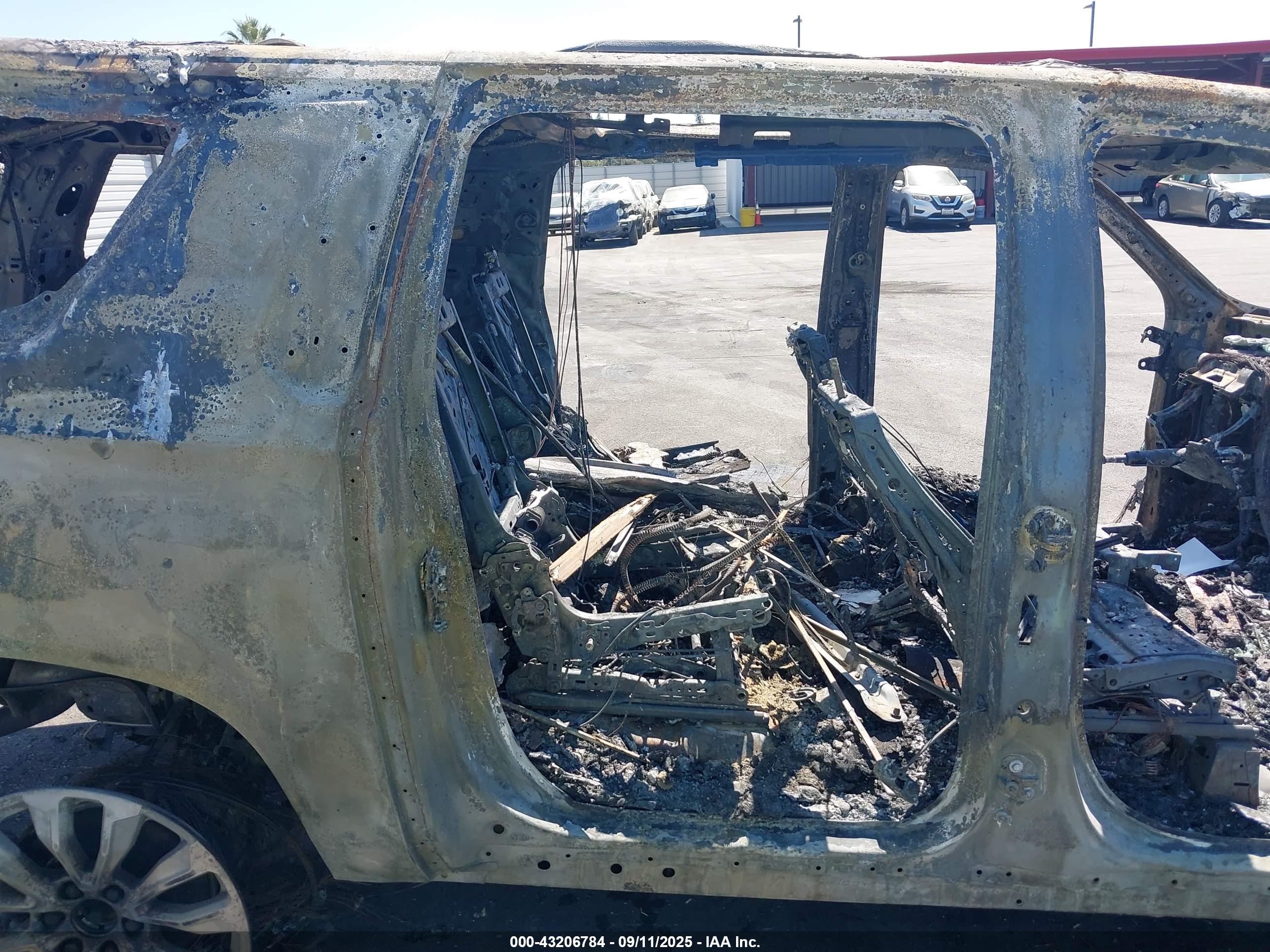 GMC YUKON image 8