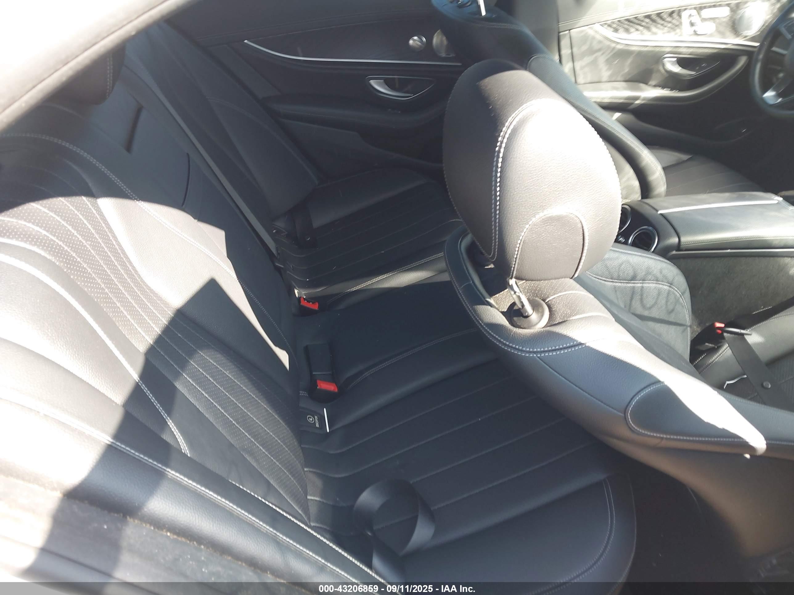 MERCEDES-BENZ E image 8