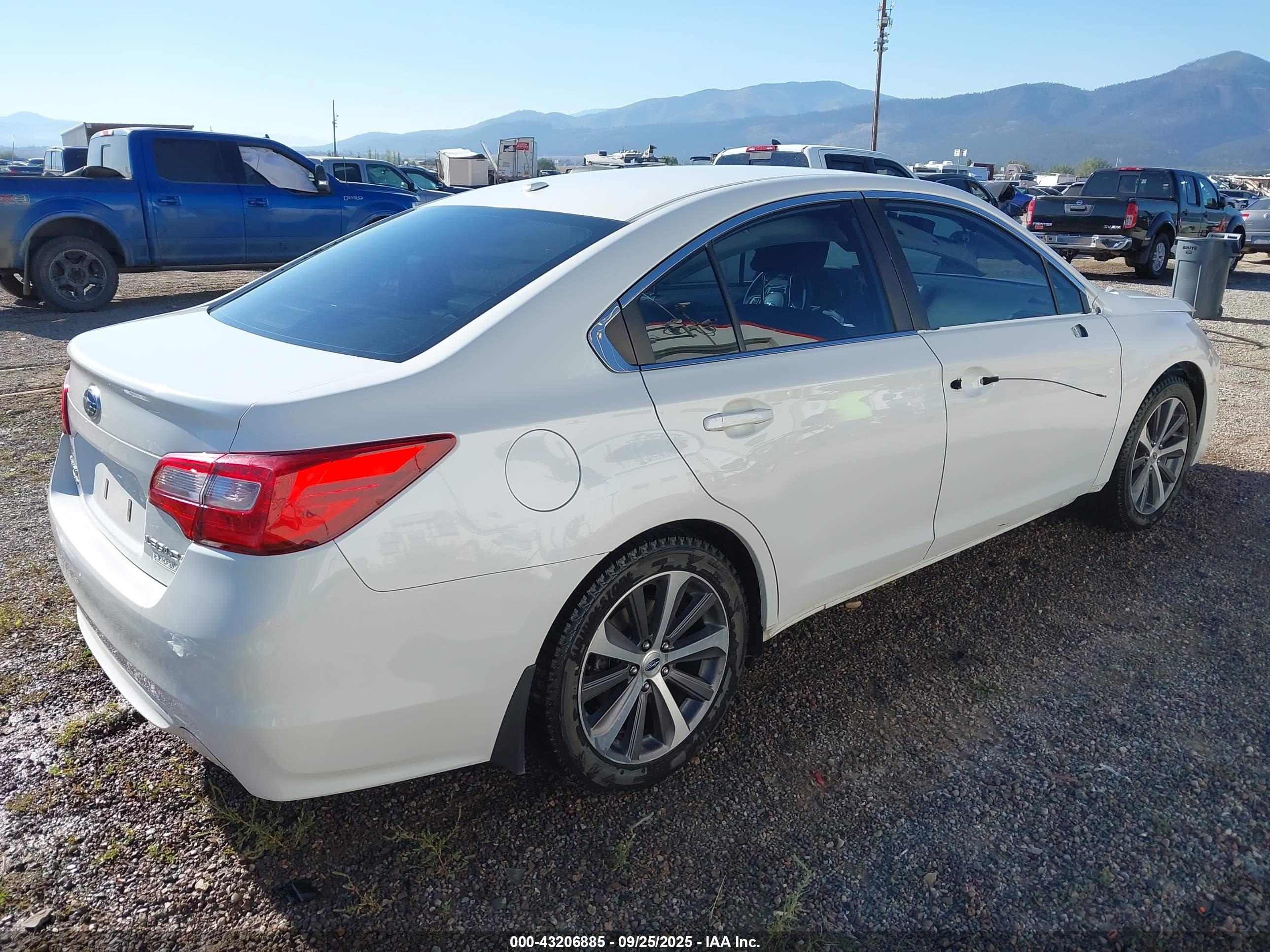 SUBARU LEGACY image 4