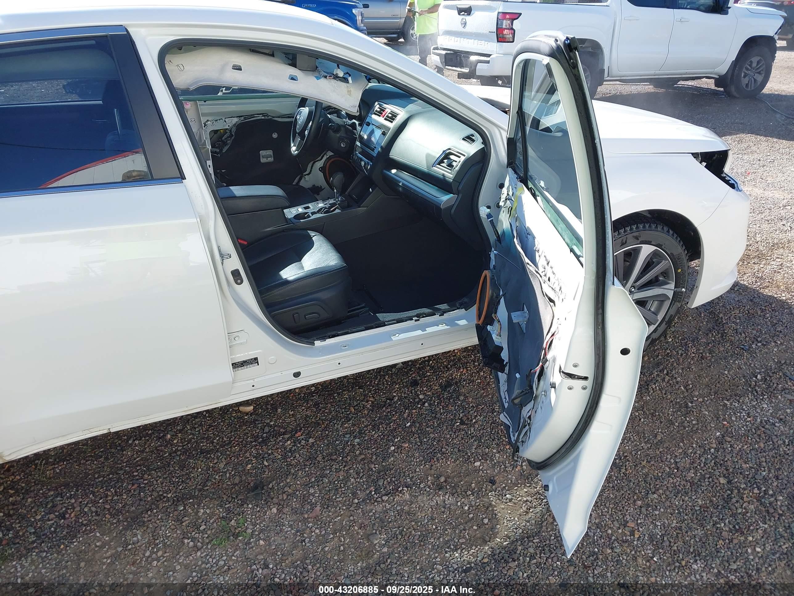 SUBARU LEGACY image 5