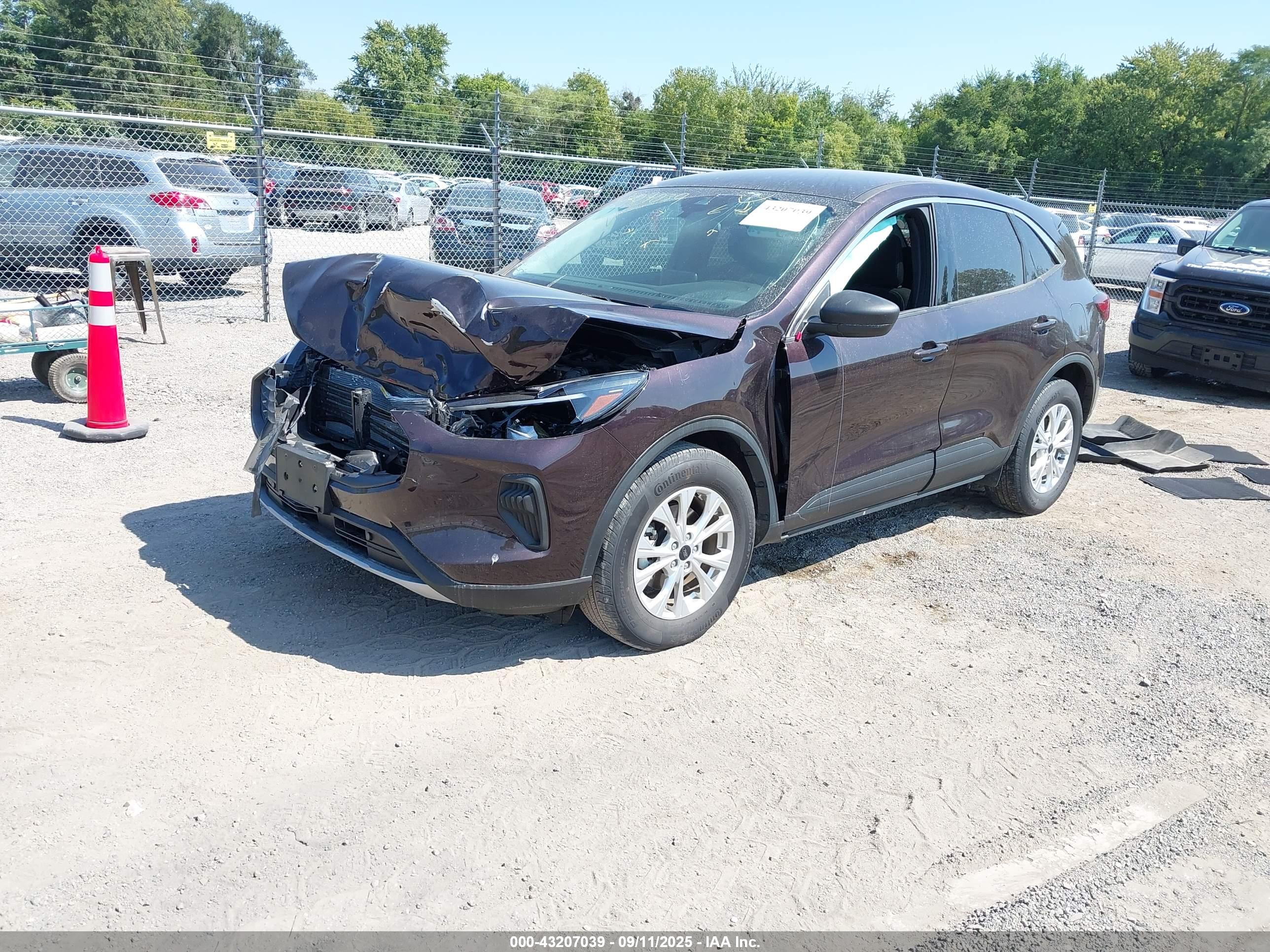 FORD ESCAPE image 2