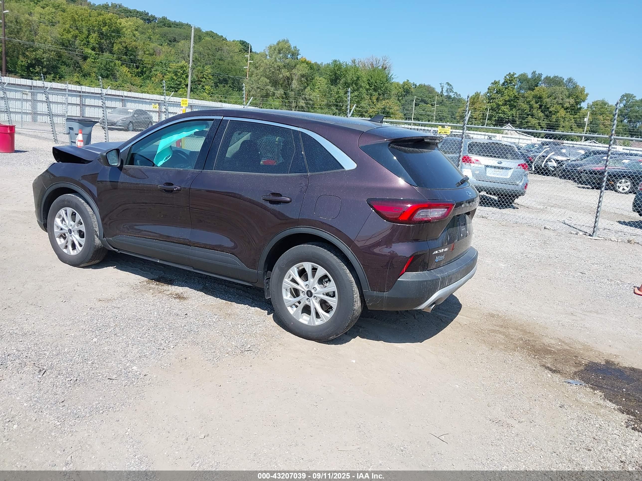 FORD ESCAPE image 3
