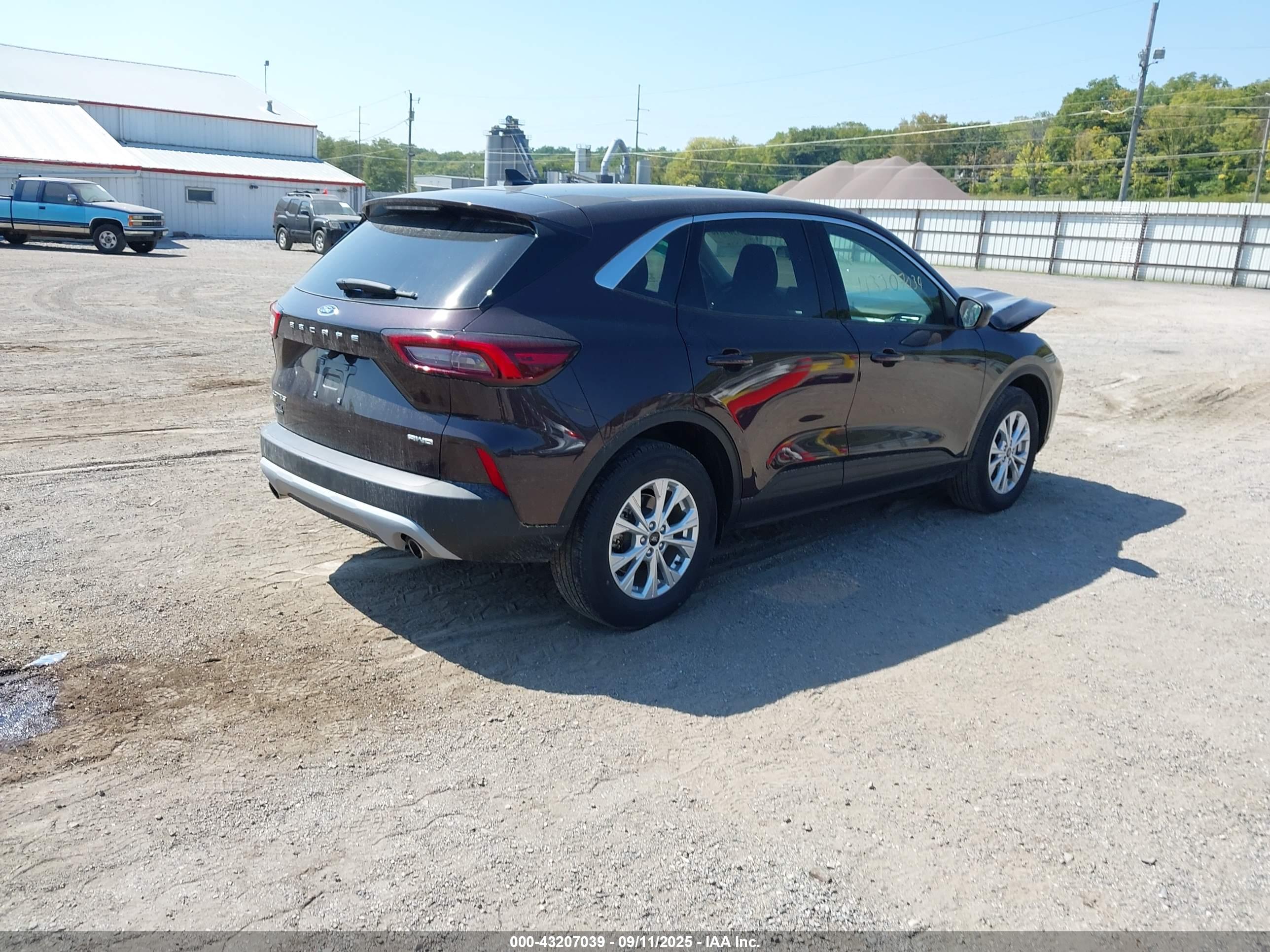 FORD ESCAPE image 4