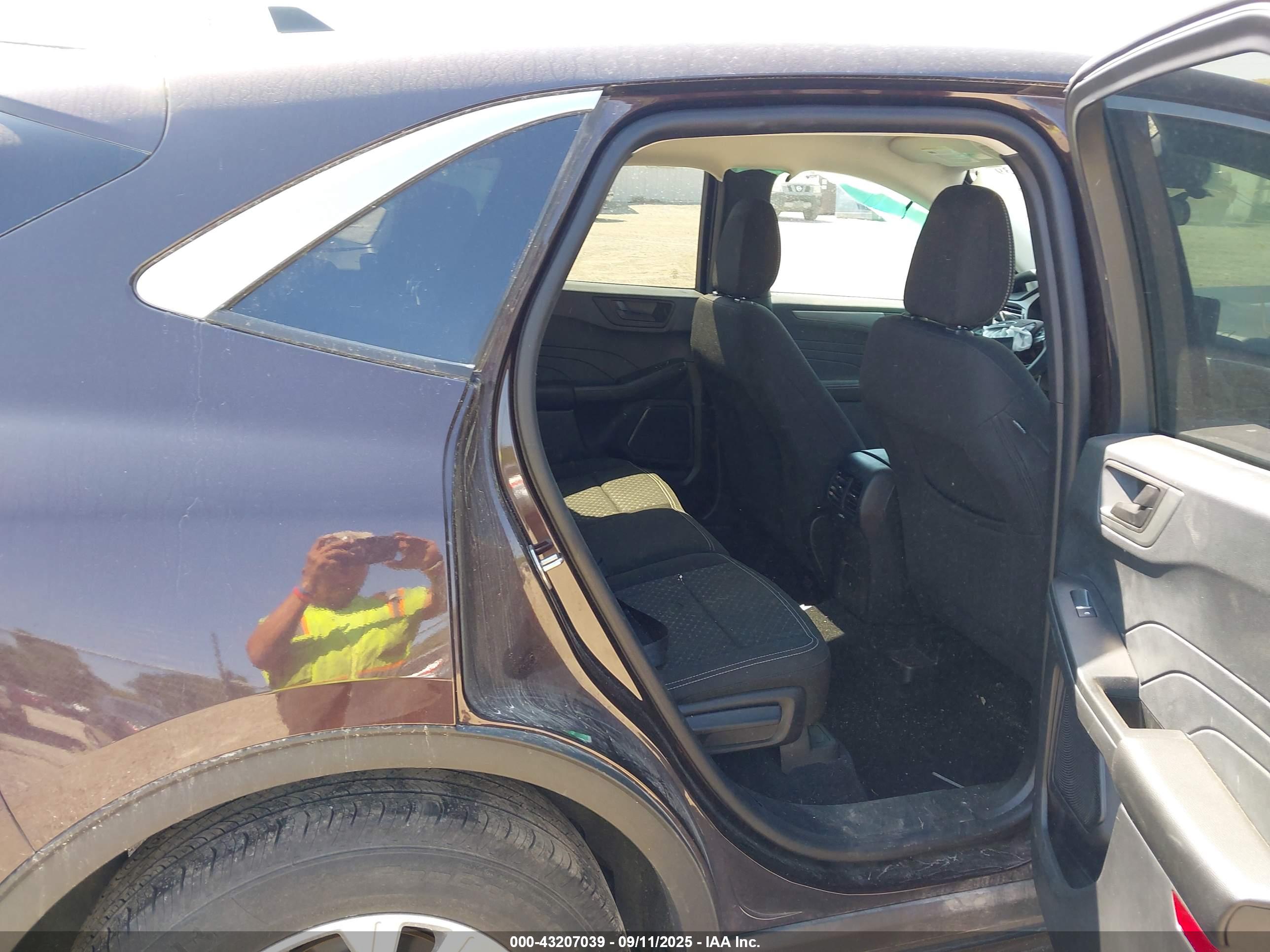 FORD ESCAPE image 8