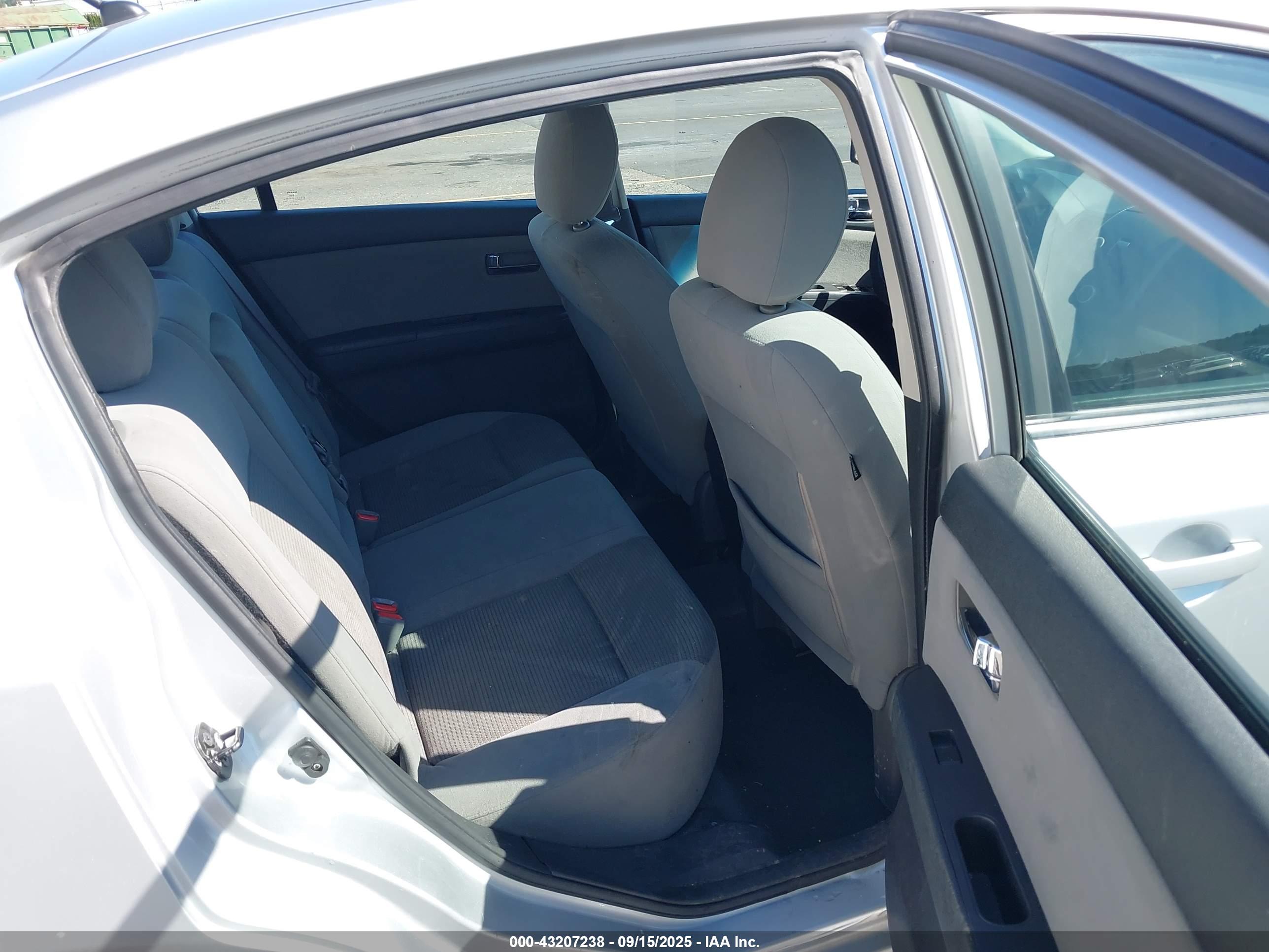 NISSAN SENTRA image 8