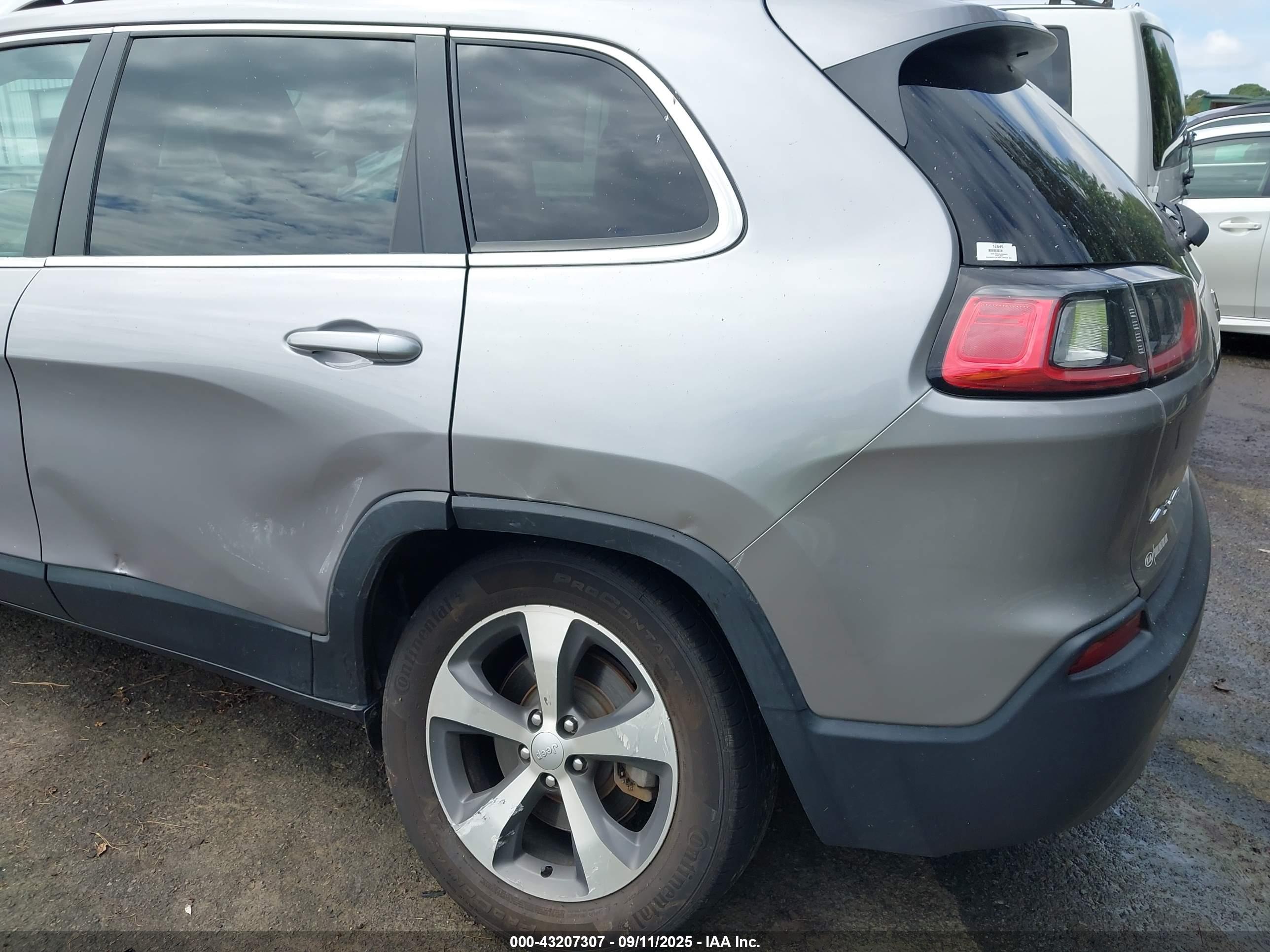 JEEP CHEROKEE image 6