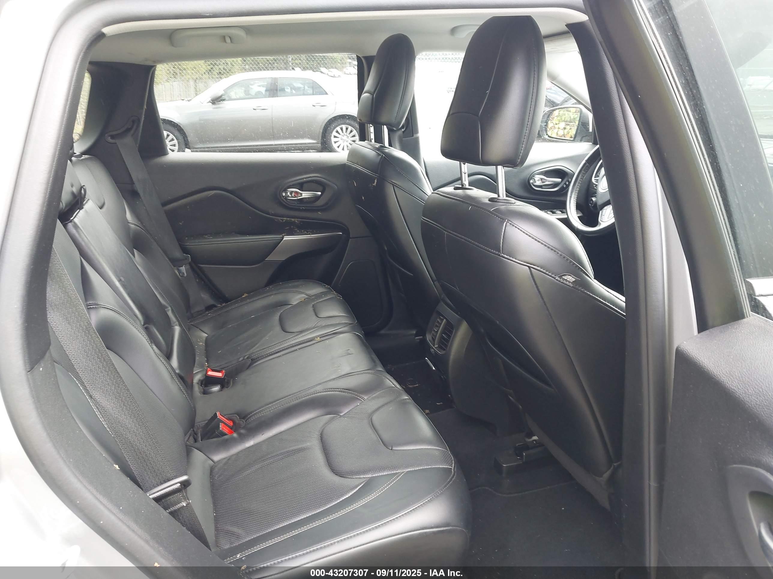 JEEP CHEROKEE image 8