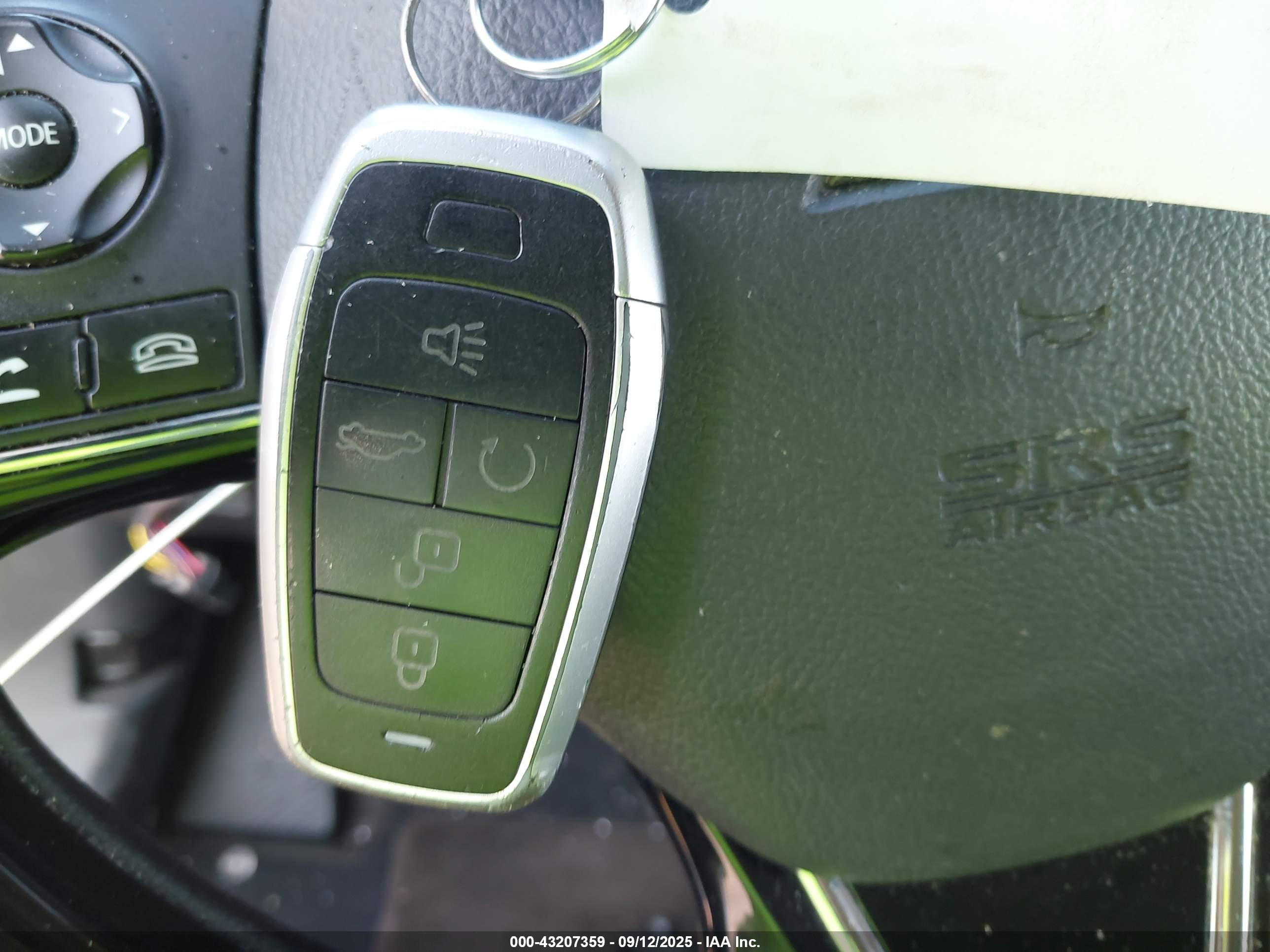 MITSUBISHI OUTLANDER image 11