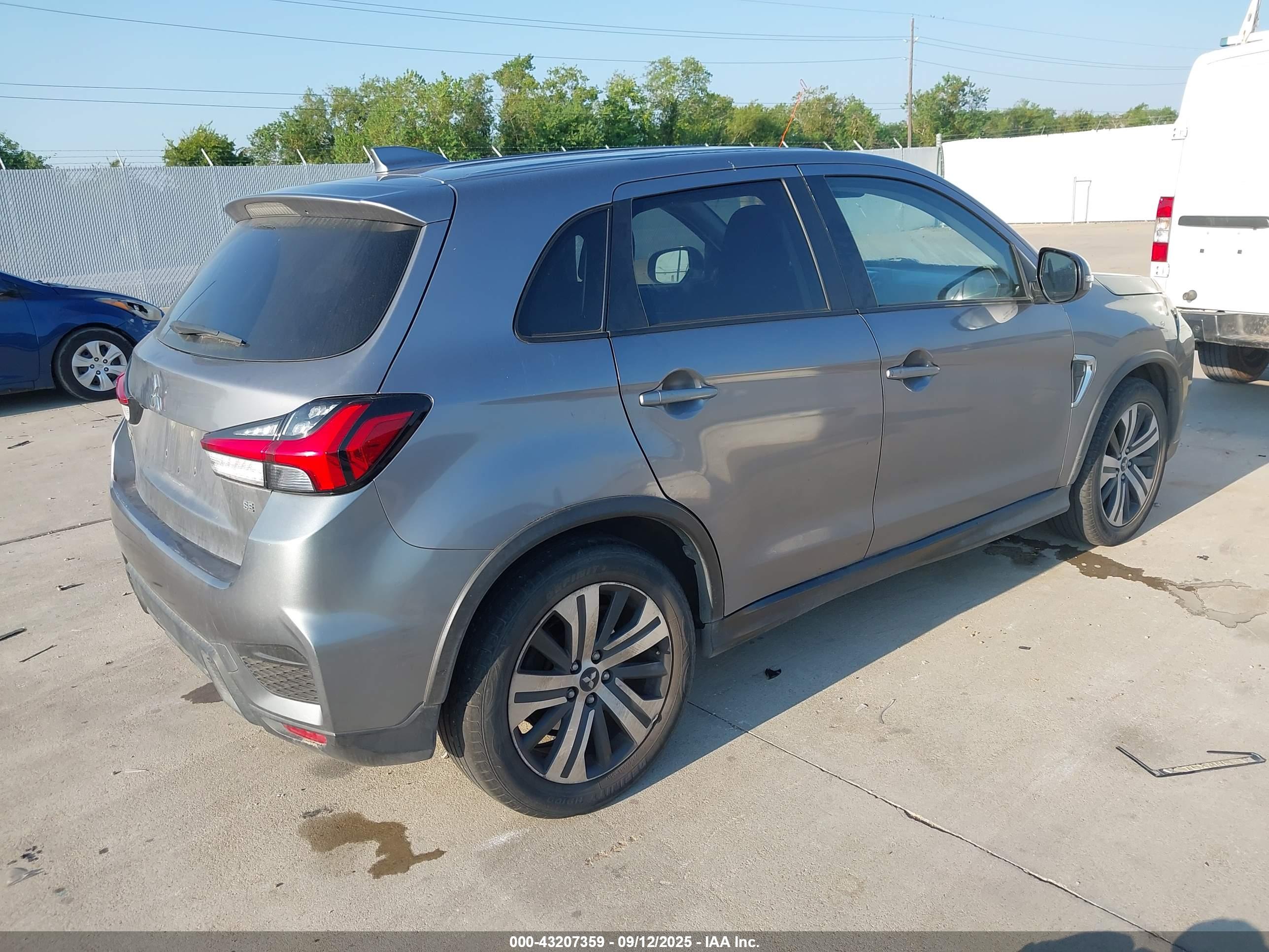 MITSUBISHI OUTLANDER image 4