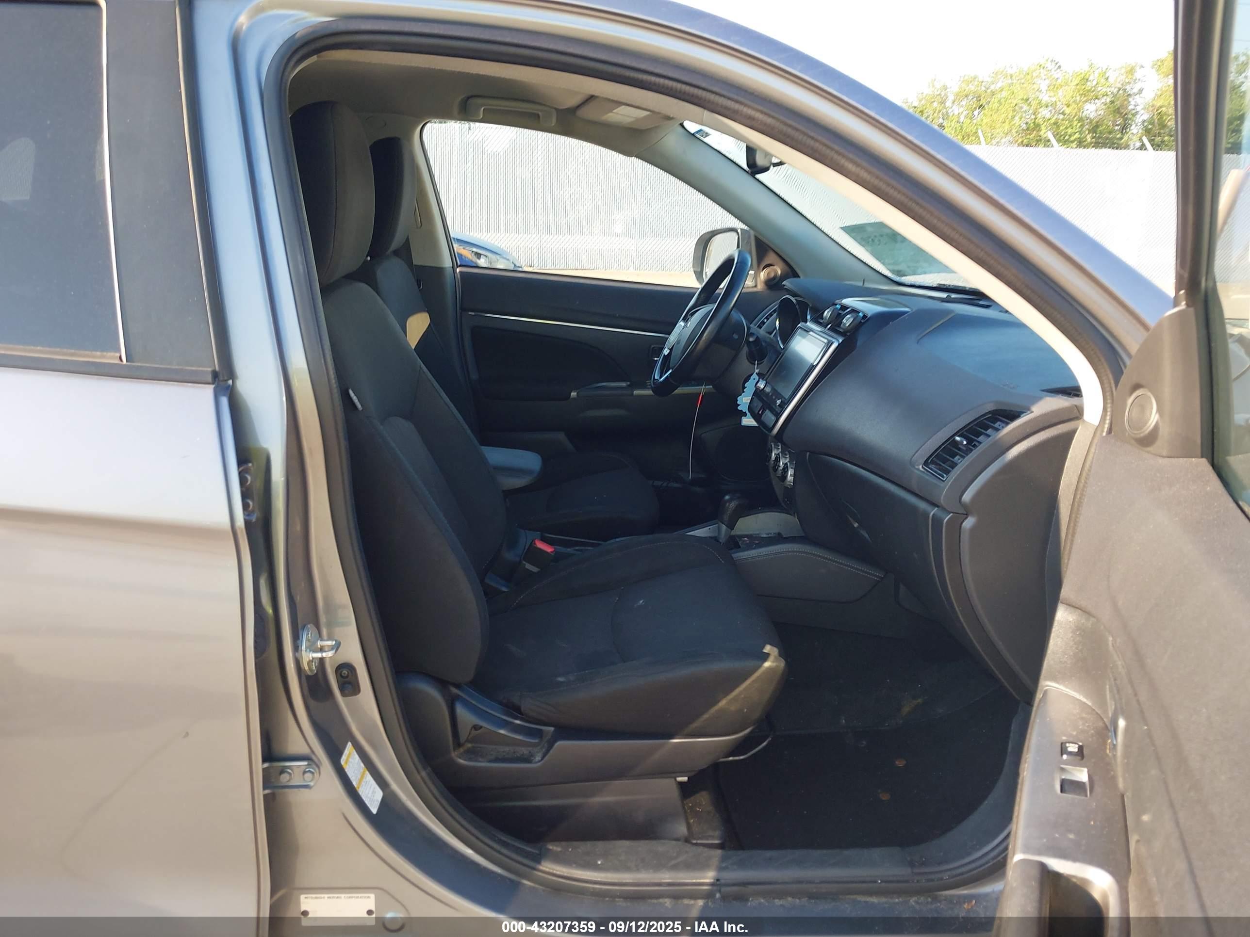 MITSUBISHI OUTLANDER image 5