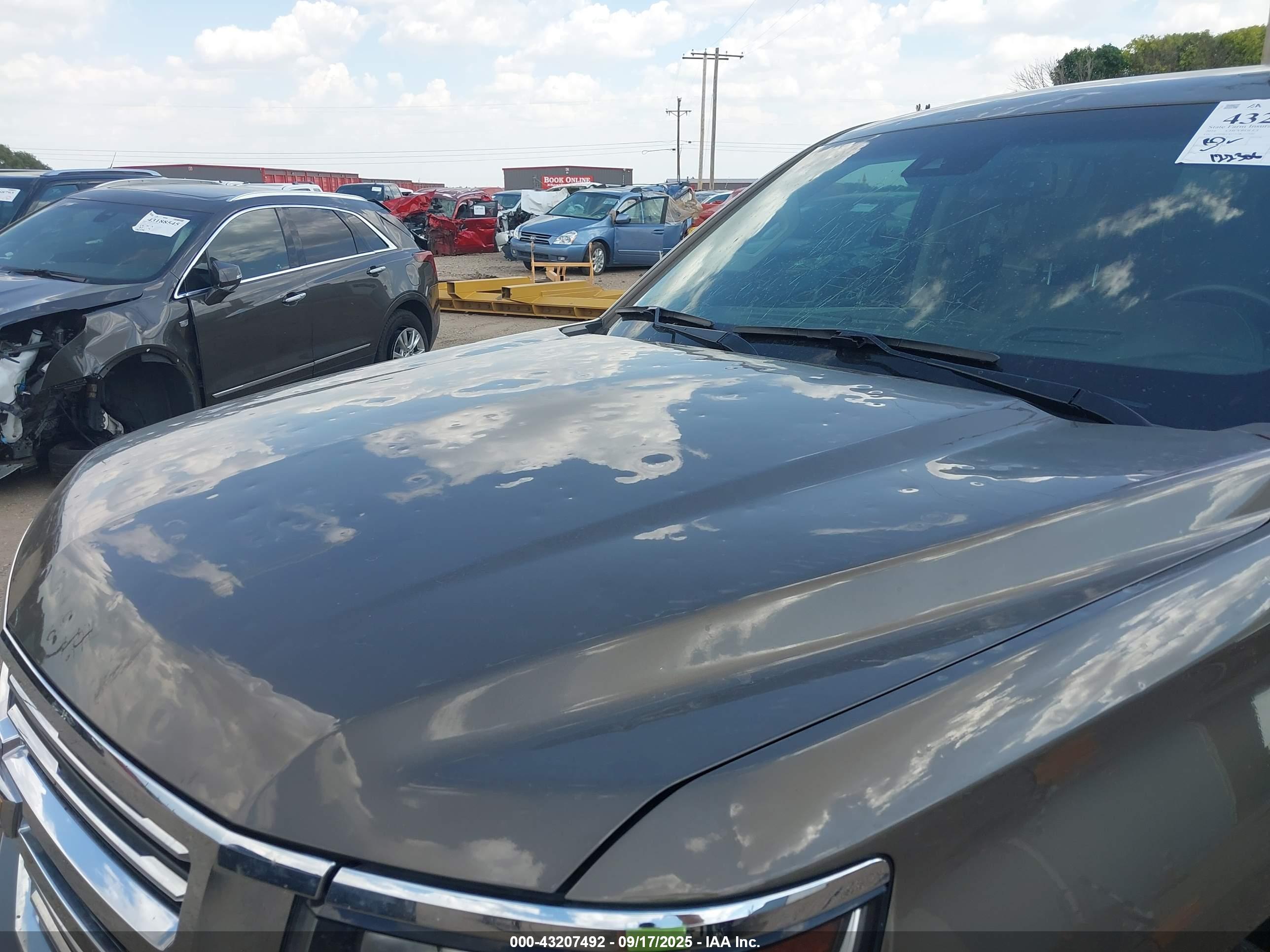 CHEVROLET TAHOE image 6