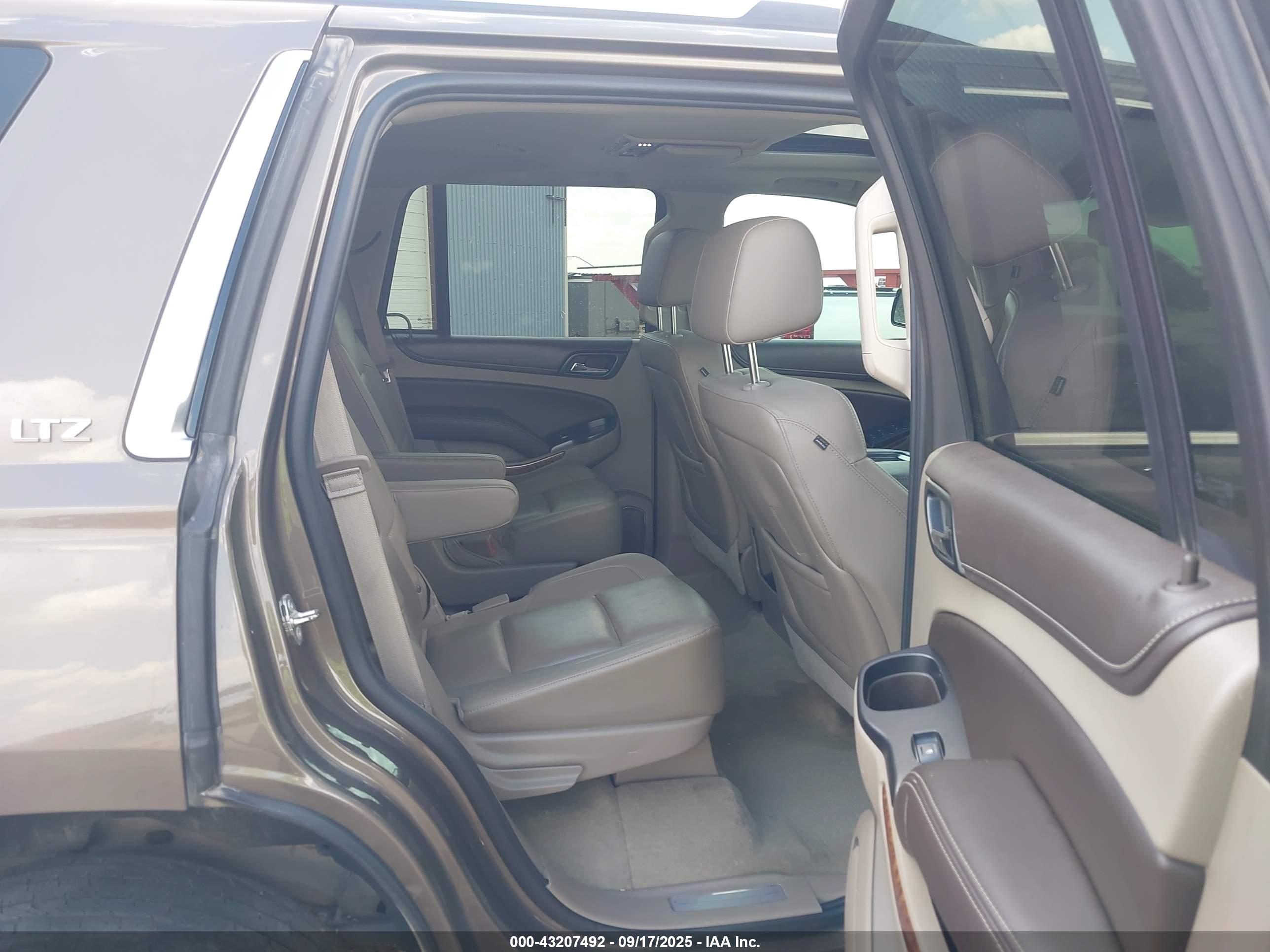 CHEVROLET TAHOE image 8