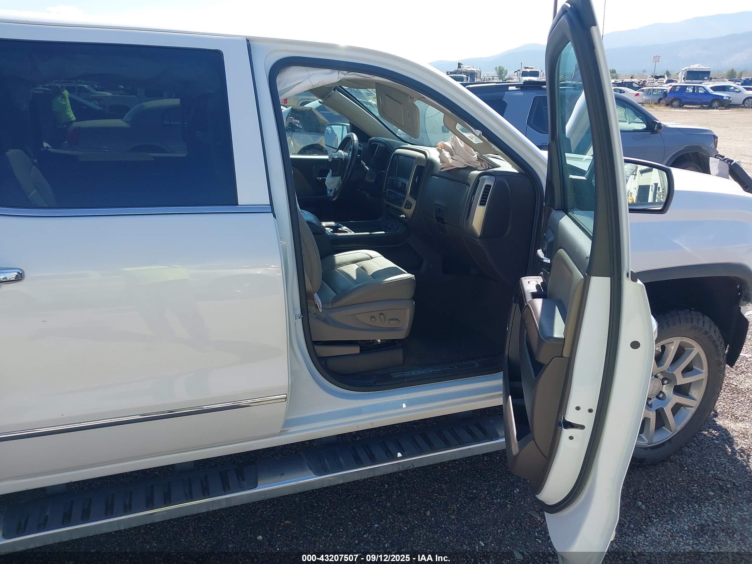 GMC SIERRA image 5