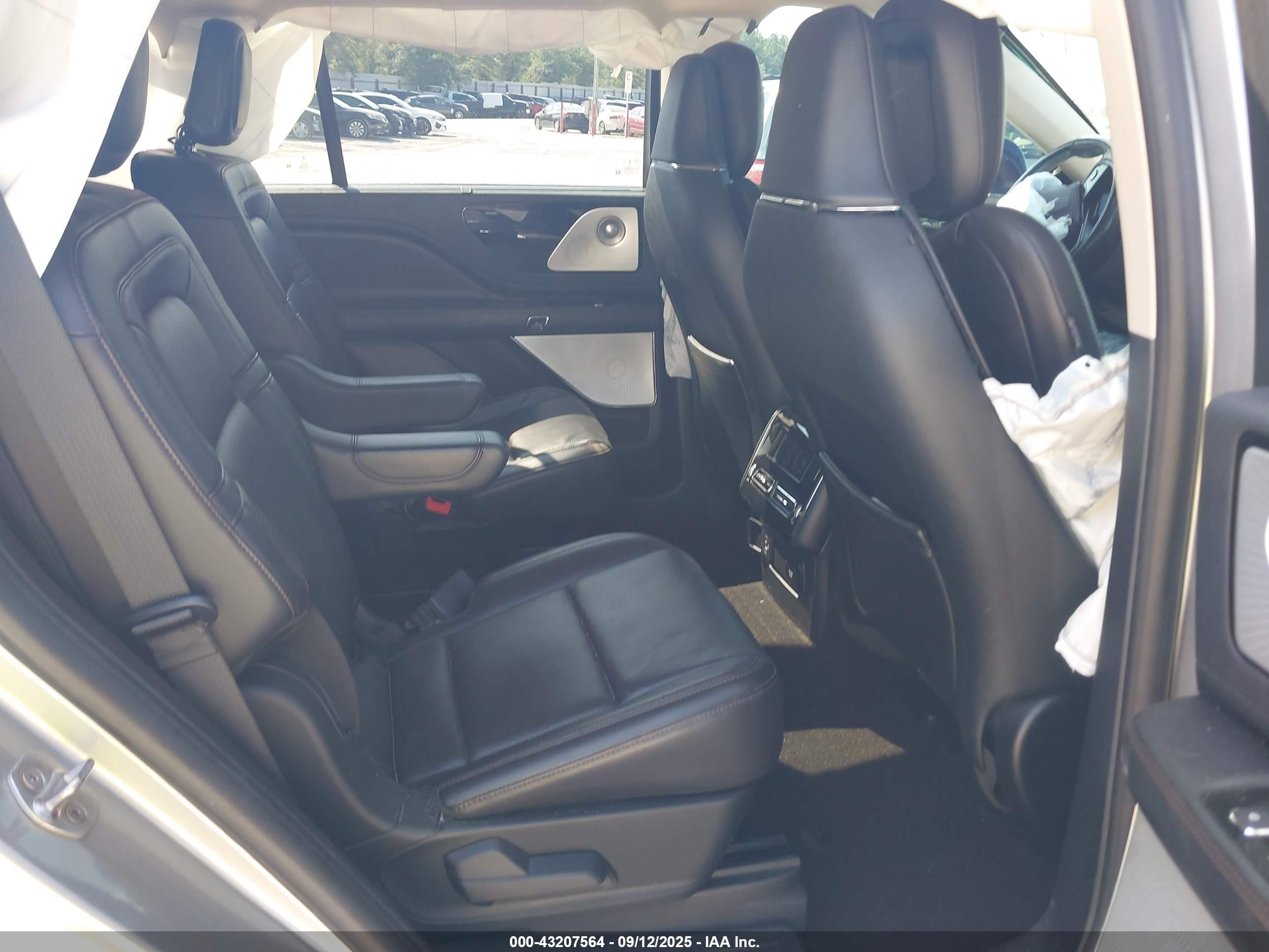 LINCOLN AVIATOR image 8