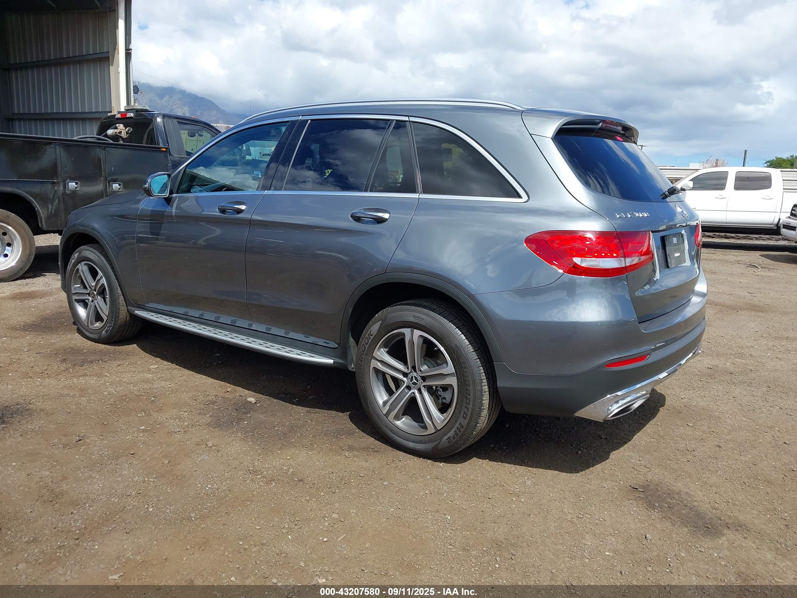 MERCEDES-BENZ GLC image 3