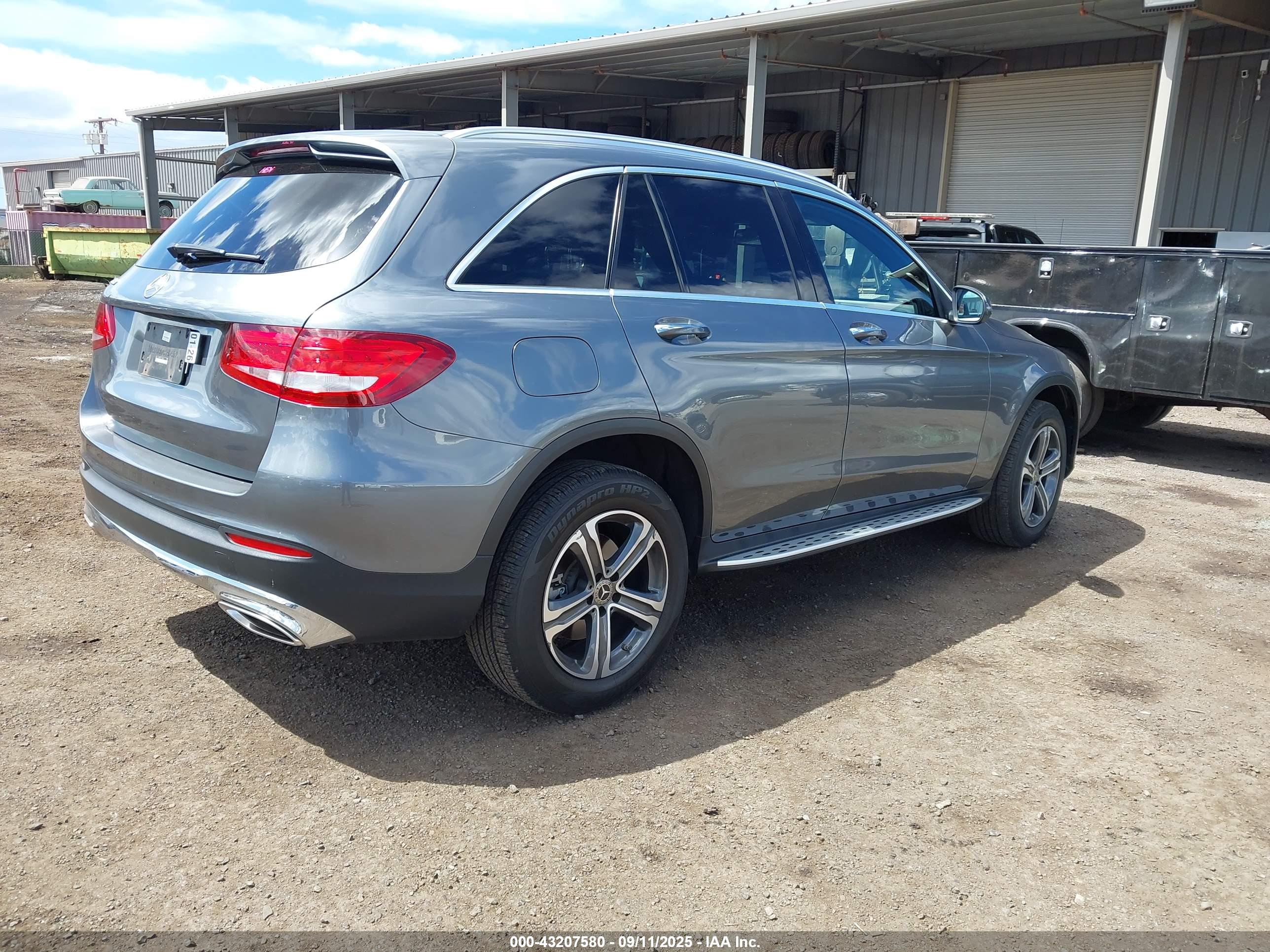 MERCEDES-BENZ GLC image 4