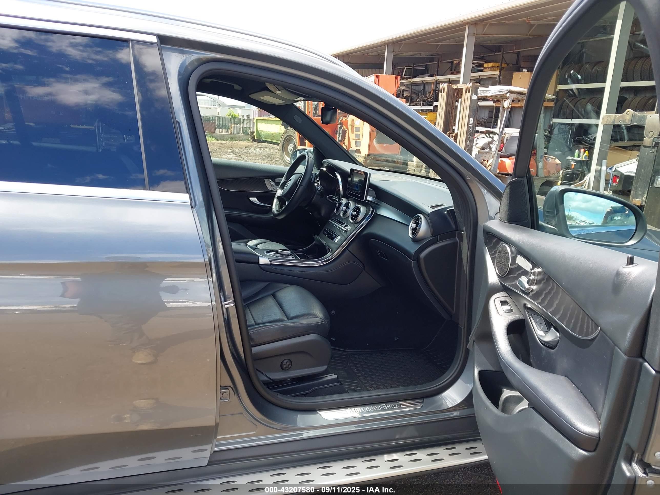 MERCEDES-BENZ GLC image 5