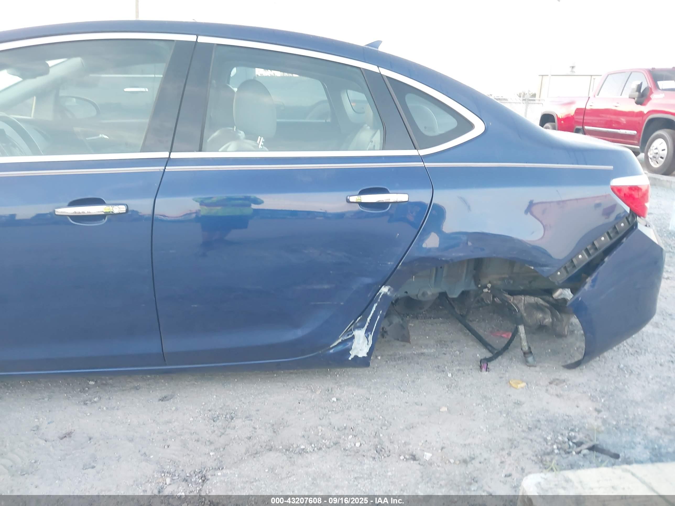 BUICK VERANO image 6