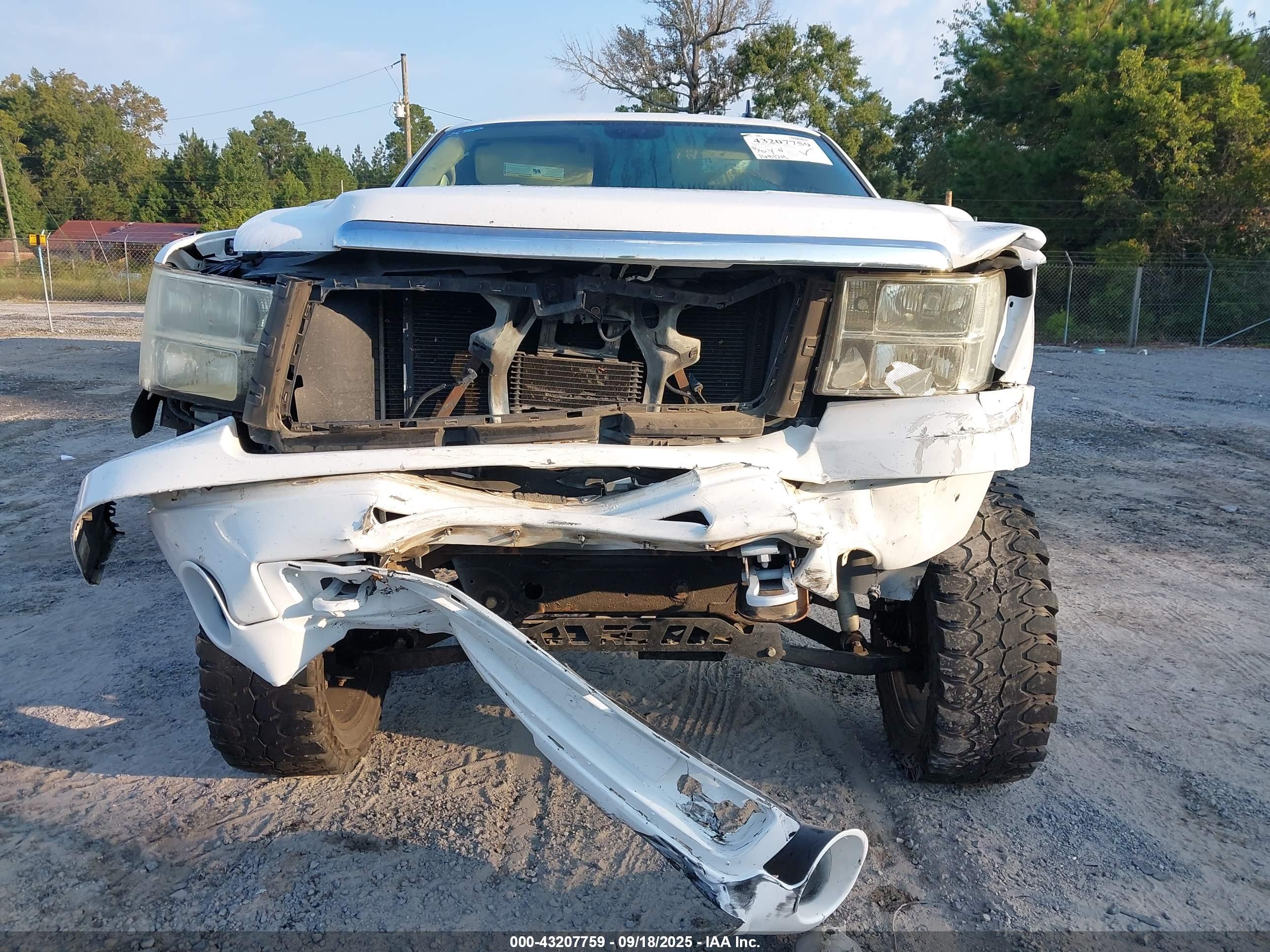 GMC SIERRA image 6