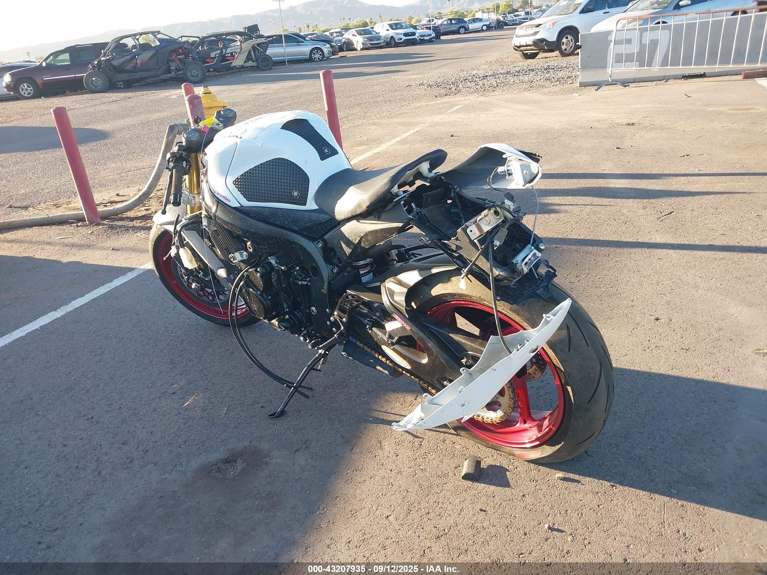 SUZUKI GSX-R750 image 3