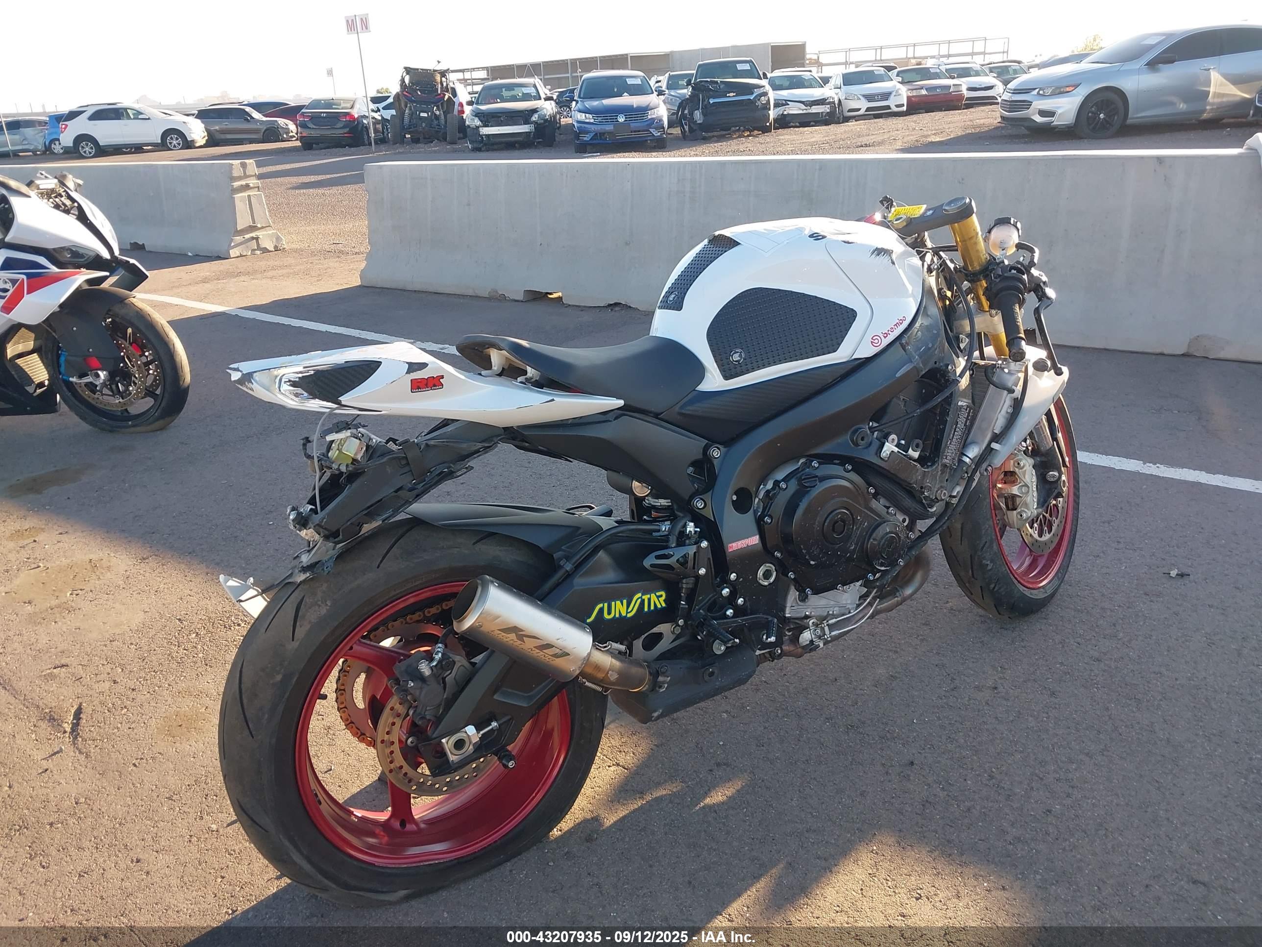 SUZUKI GSX-R750 image 4