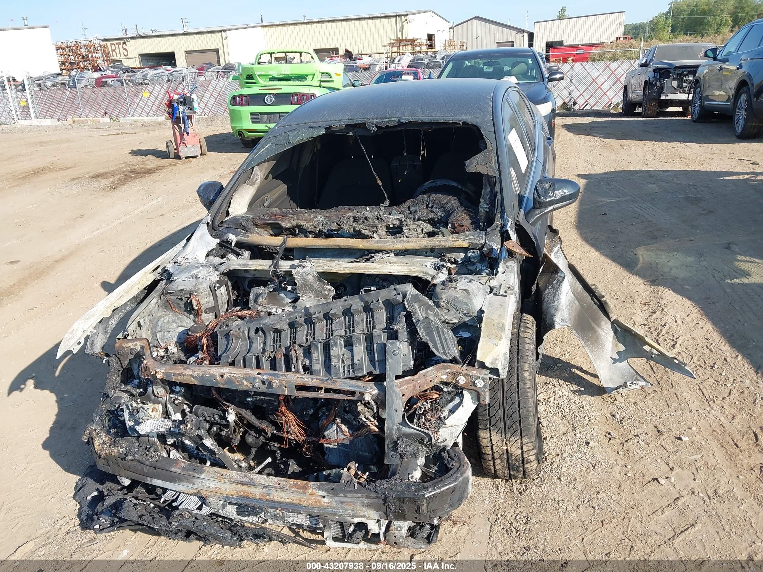 FORD FUSION image 6