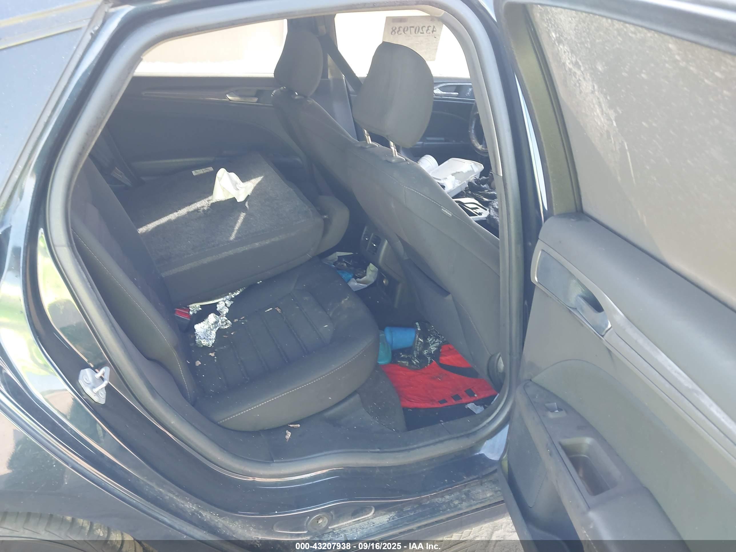 FORD FUSION image 8