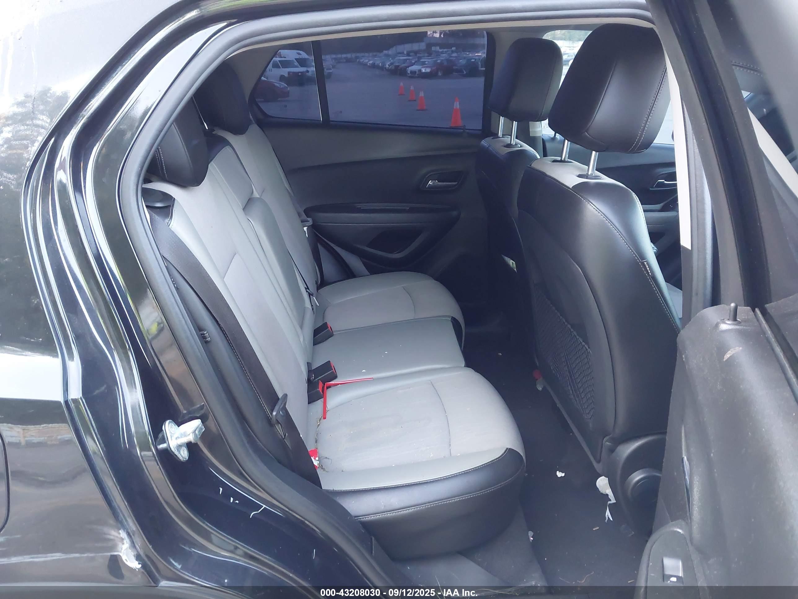CHEVROLET TRAX image 8
