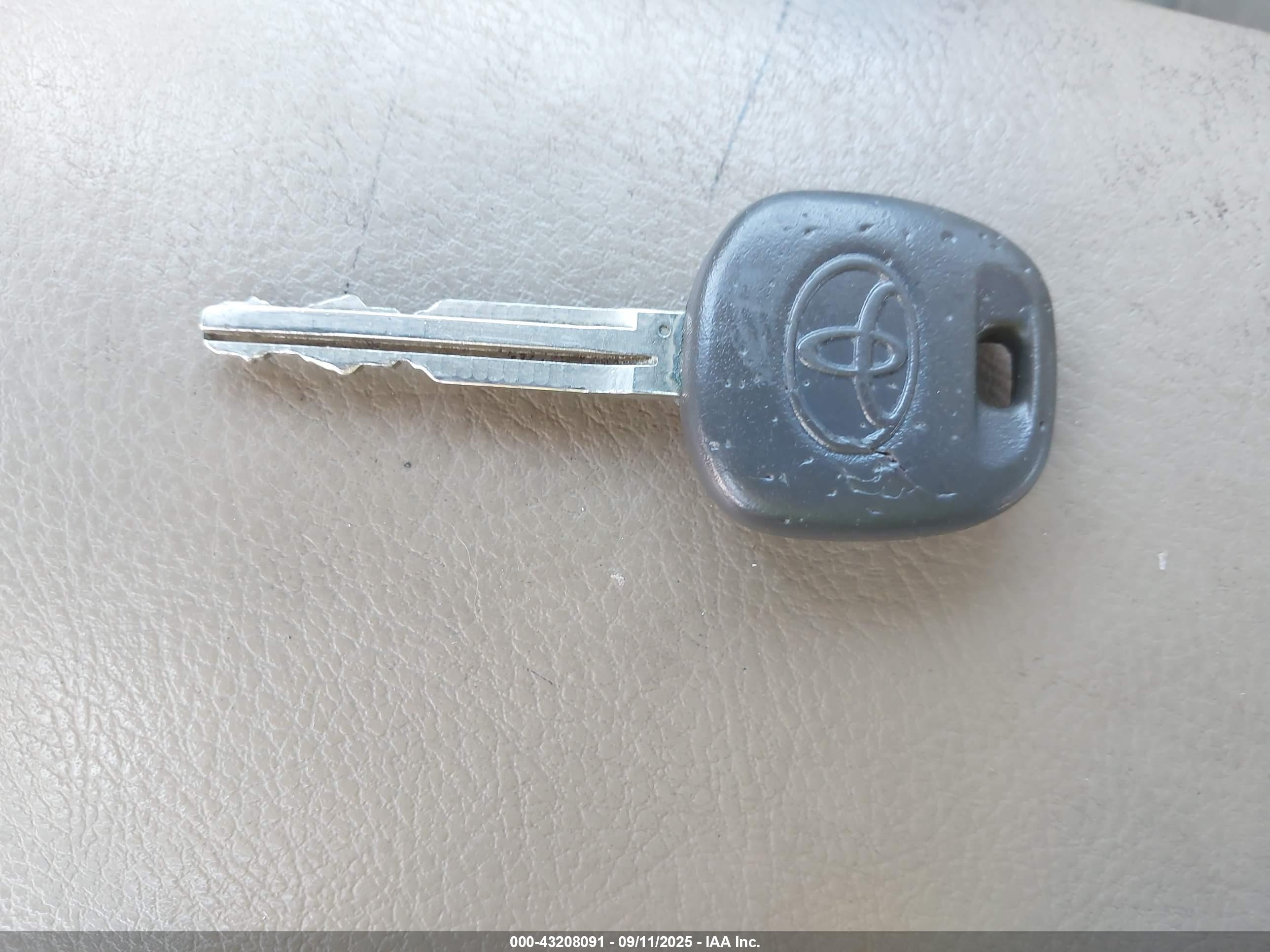 TOYOTA RAV4 image 11
