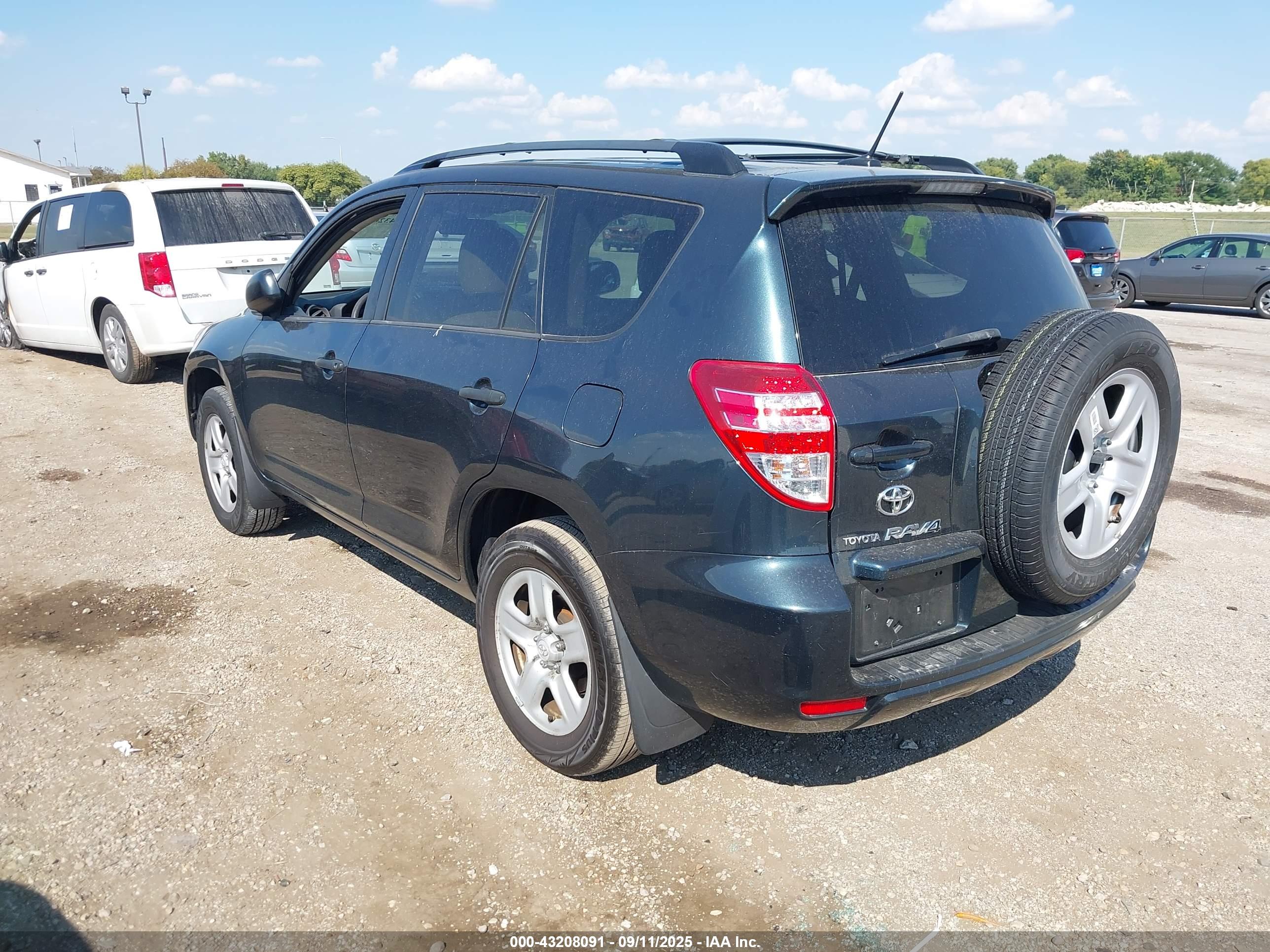 TOYOTA RAV4 image 3