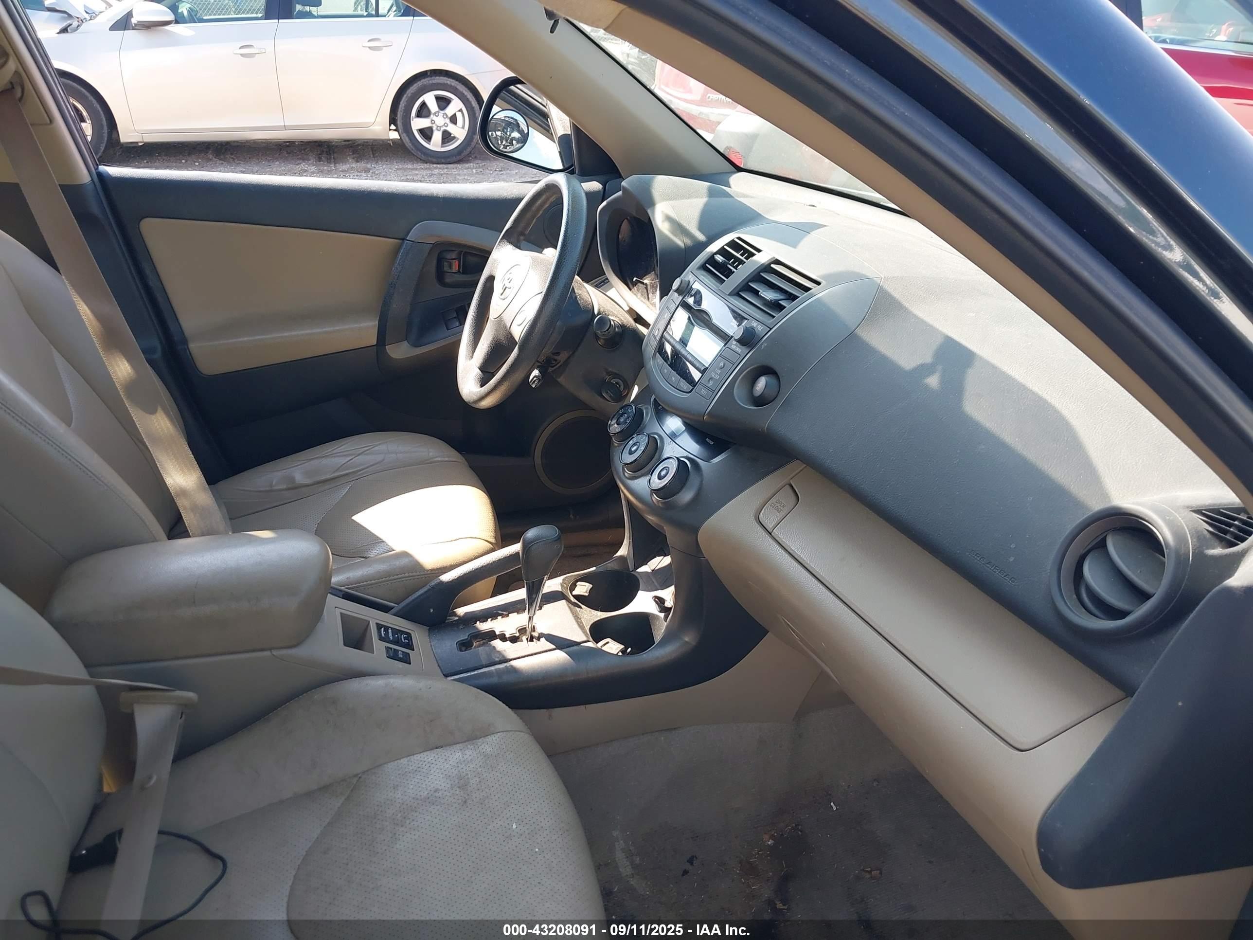 TOYOTA RAV4 image 5
