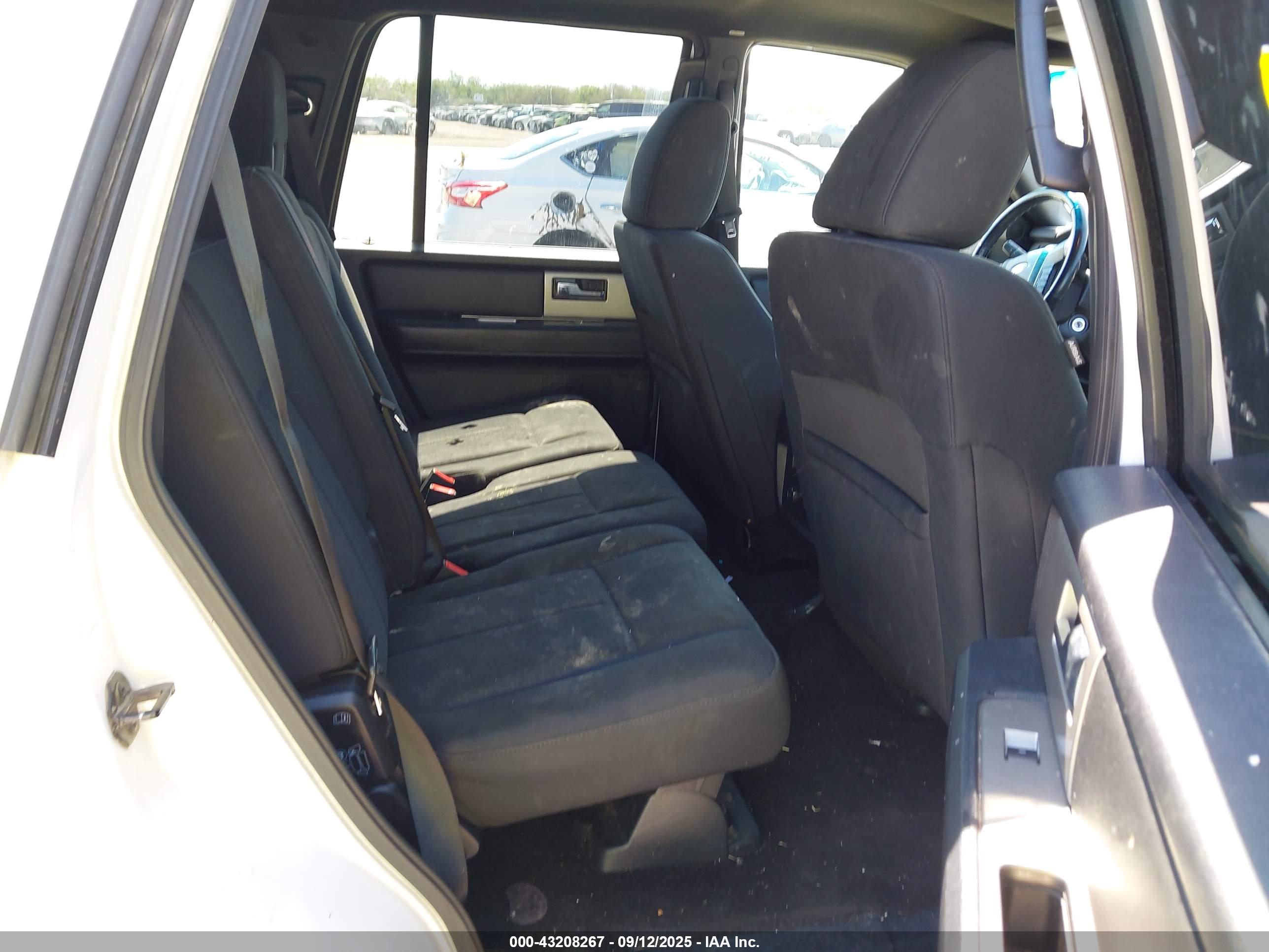 FORD EXPEDITION image 8
