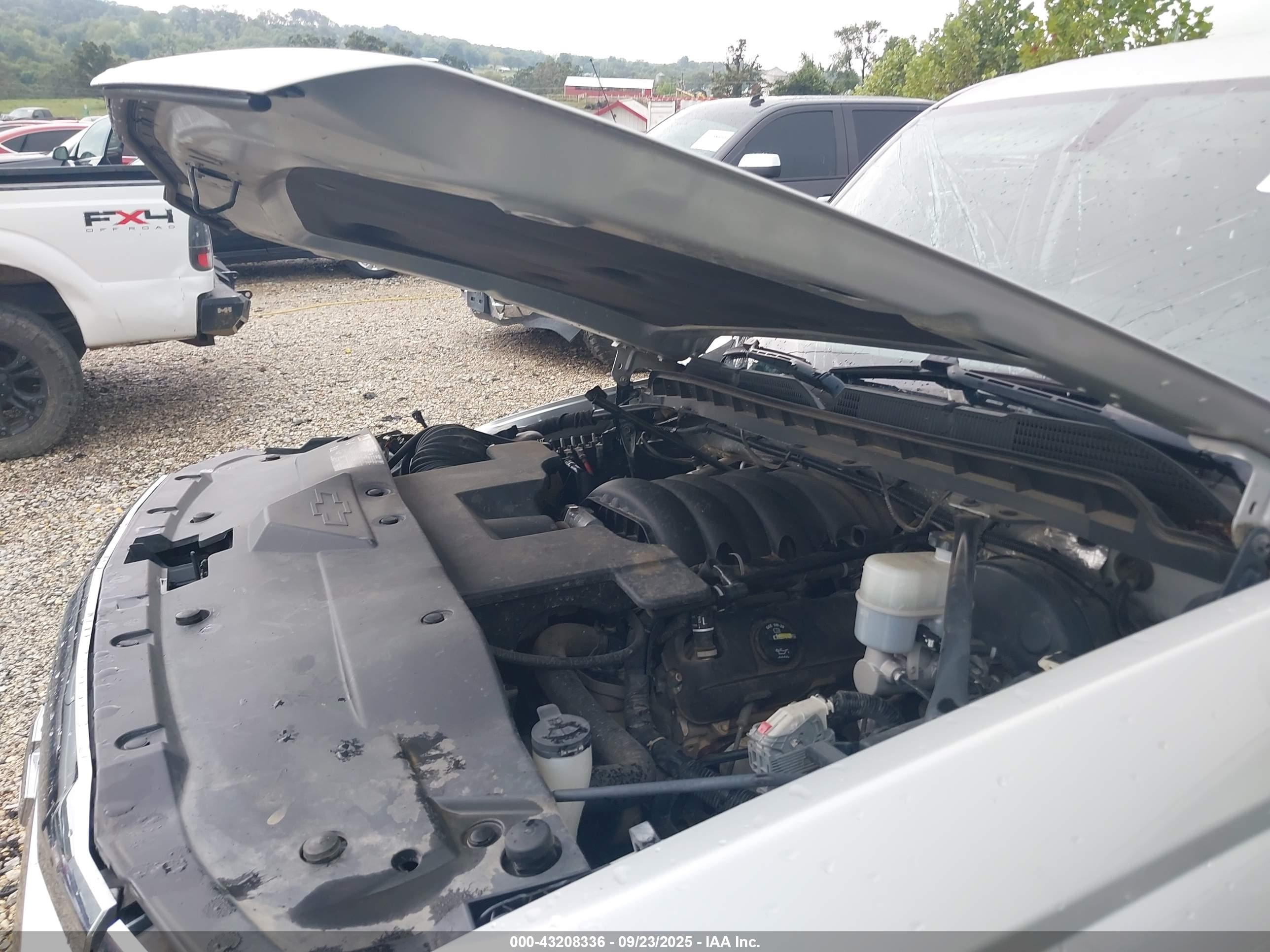CHEVROLET SILVERADO image 10