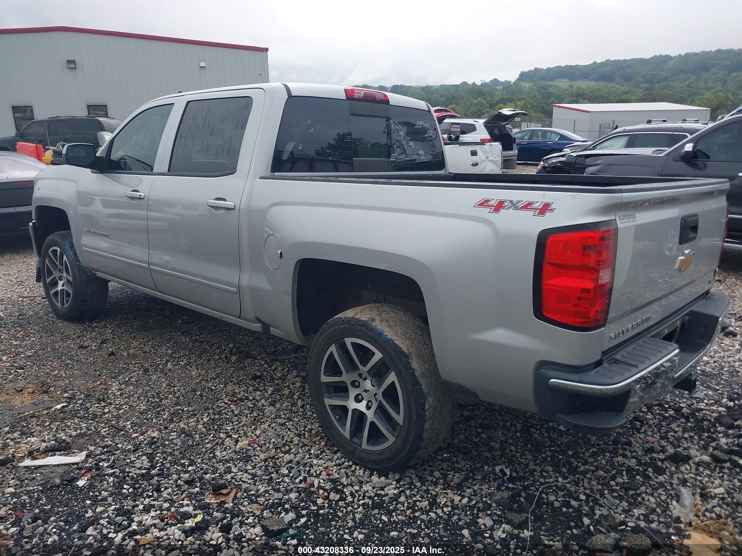 CHEVROLET SILVERADO image 3