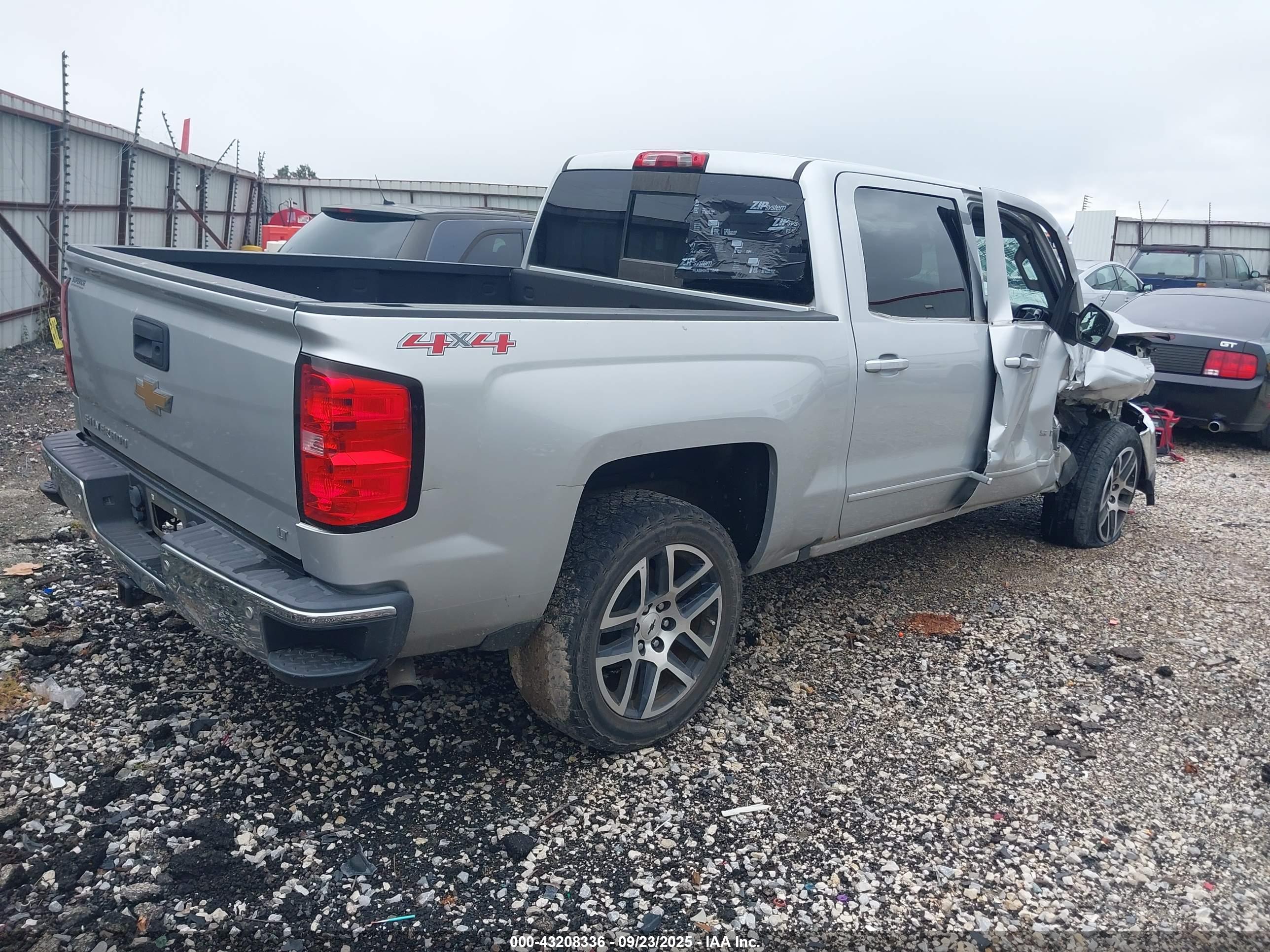 CHEVROLET SILVERADO image 4