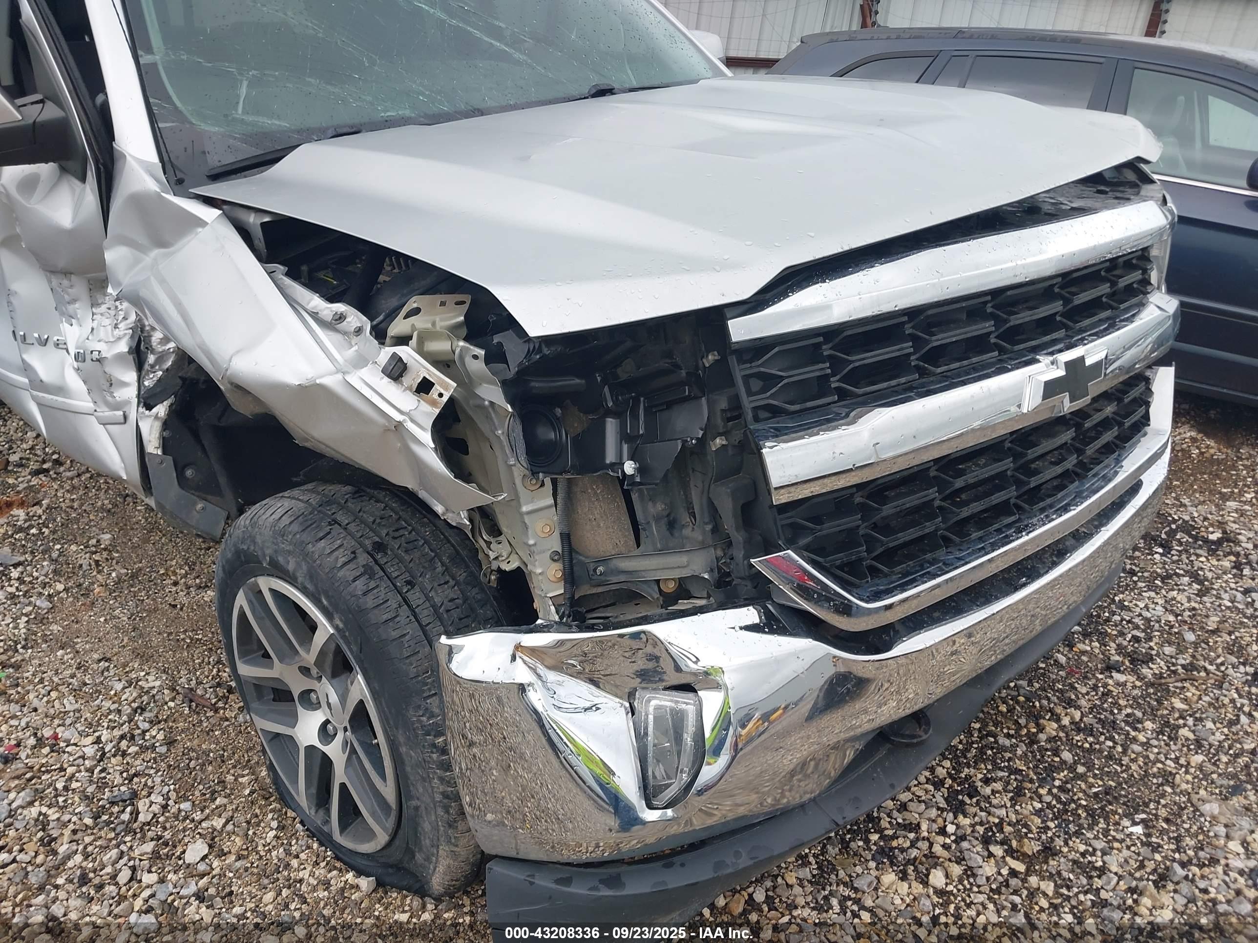 CHEVROLET SILVERADO image 6